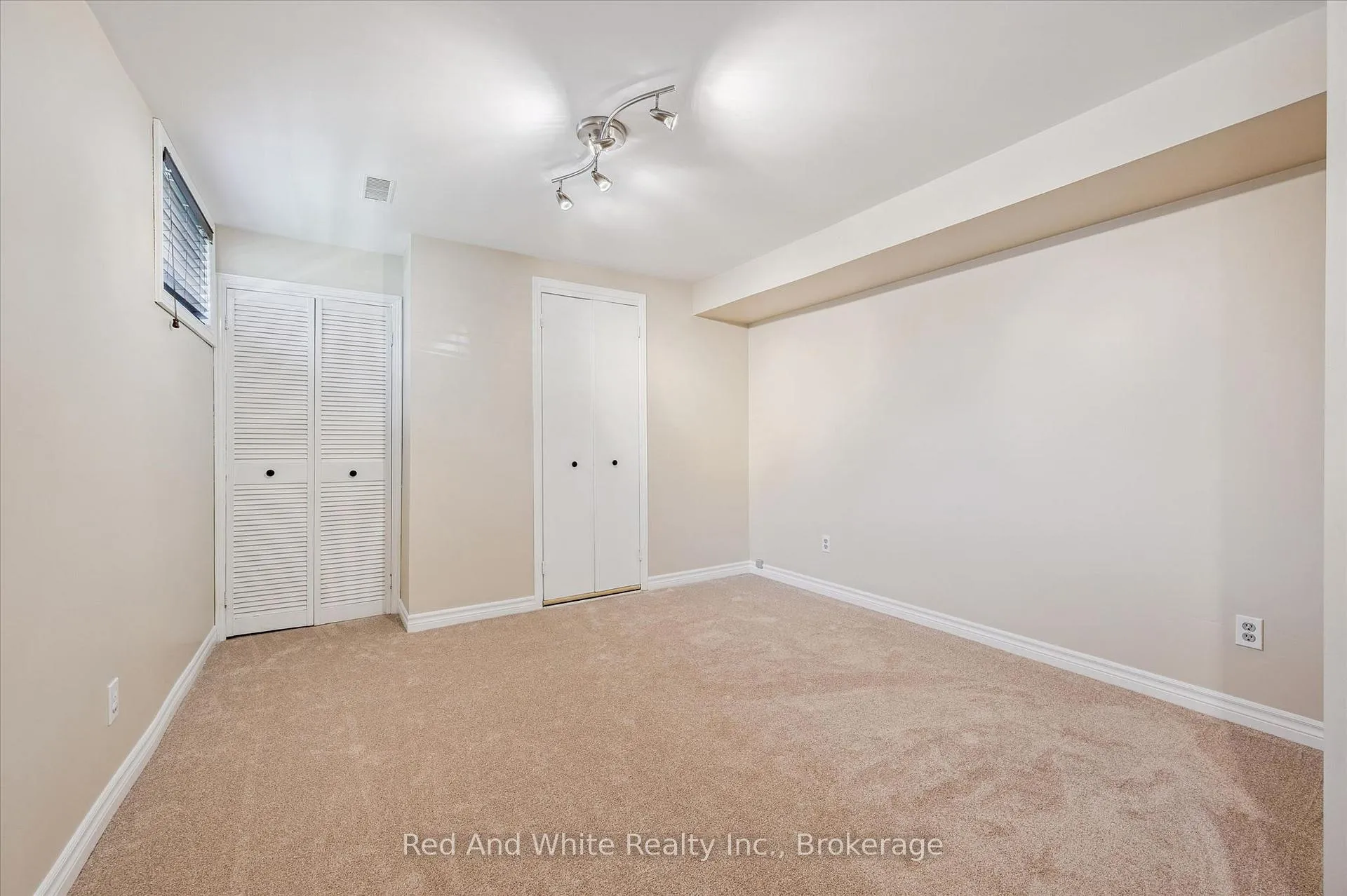 Photo 30 of 47 Oakhurst Crescent, Kitchener — HOMEH
