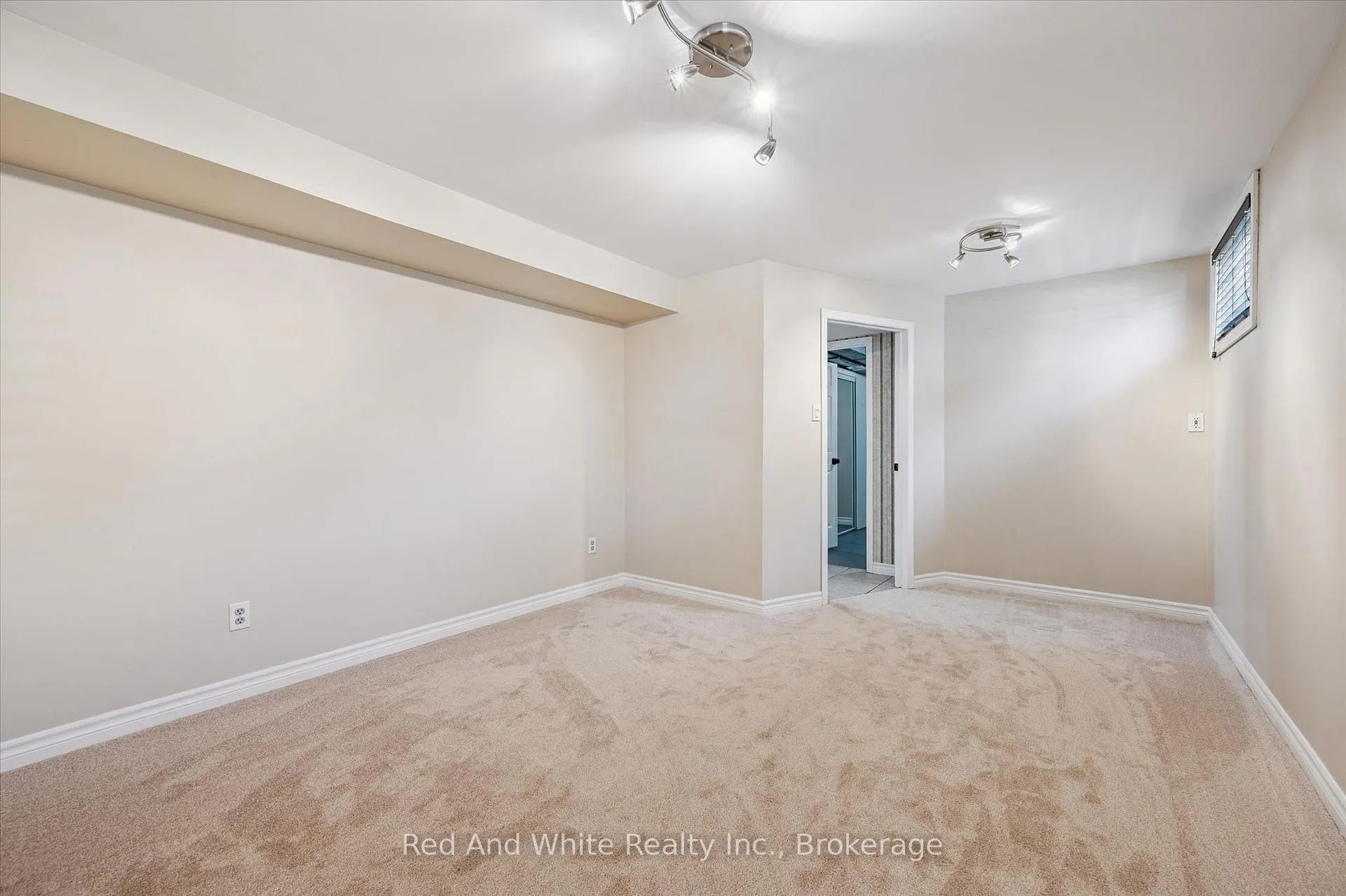 Photo 31 of 47 Oakhurst Crescent, Kitchener — HOMEH