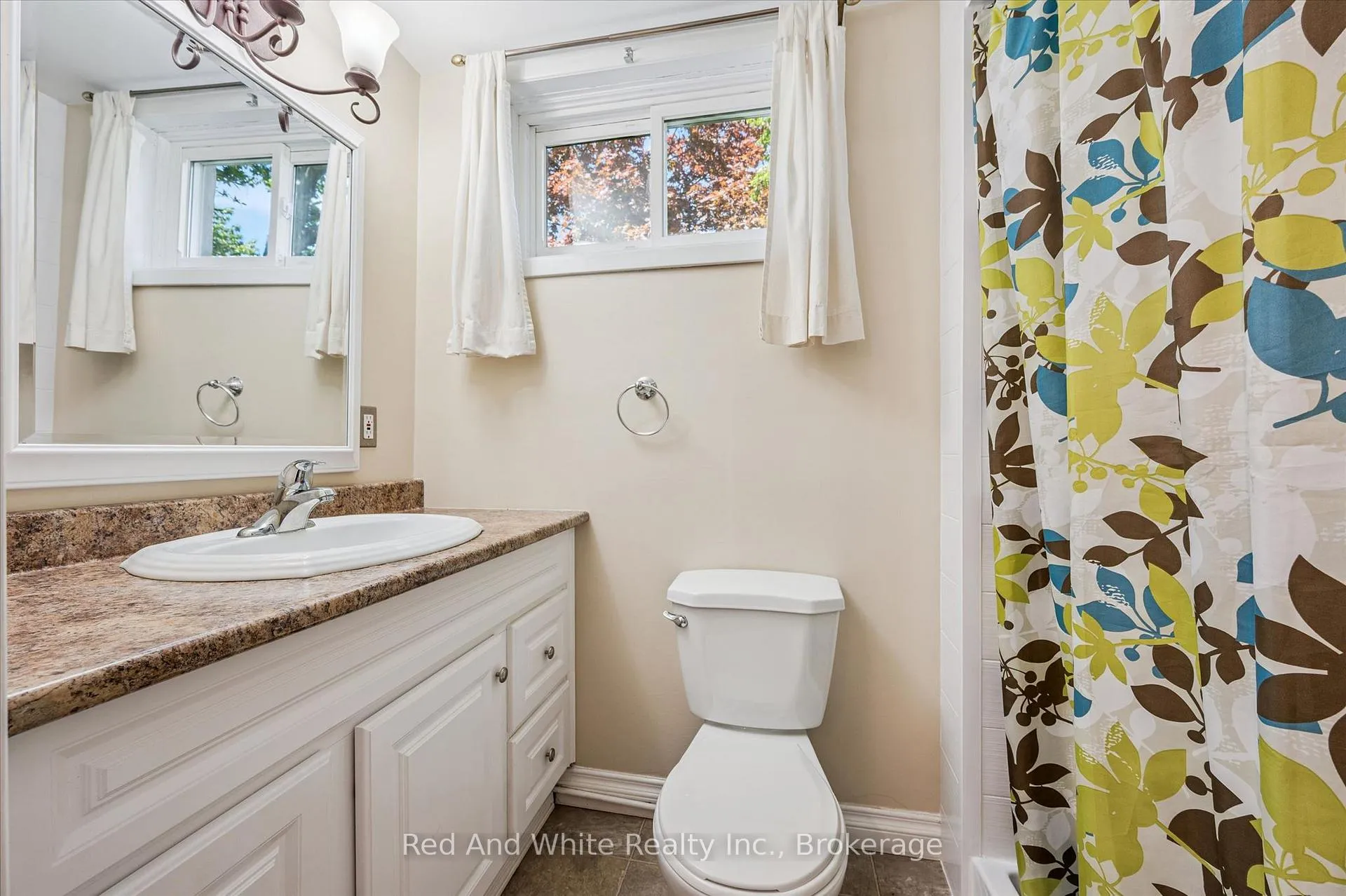 Photo 32 of 47 Oakhurst Crescent, Kitchener — HOMEH