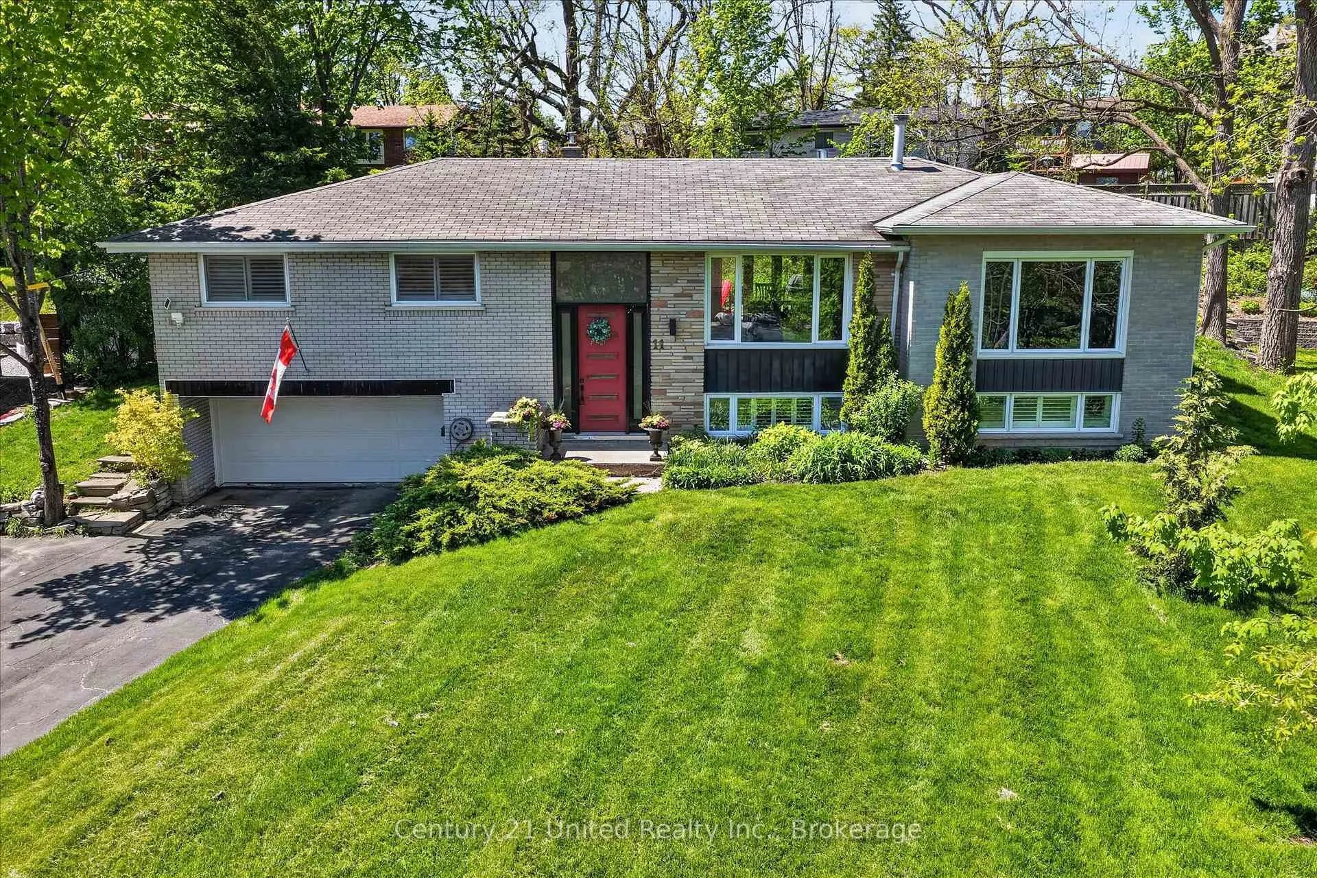 Photo 1 of 11 Crestwood Avenue, Peterborough, Monaghan Ward 2 — HOMEH