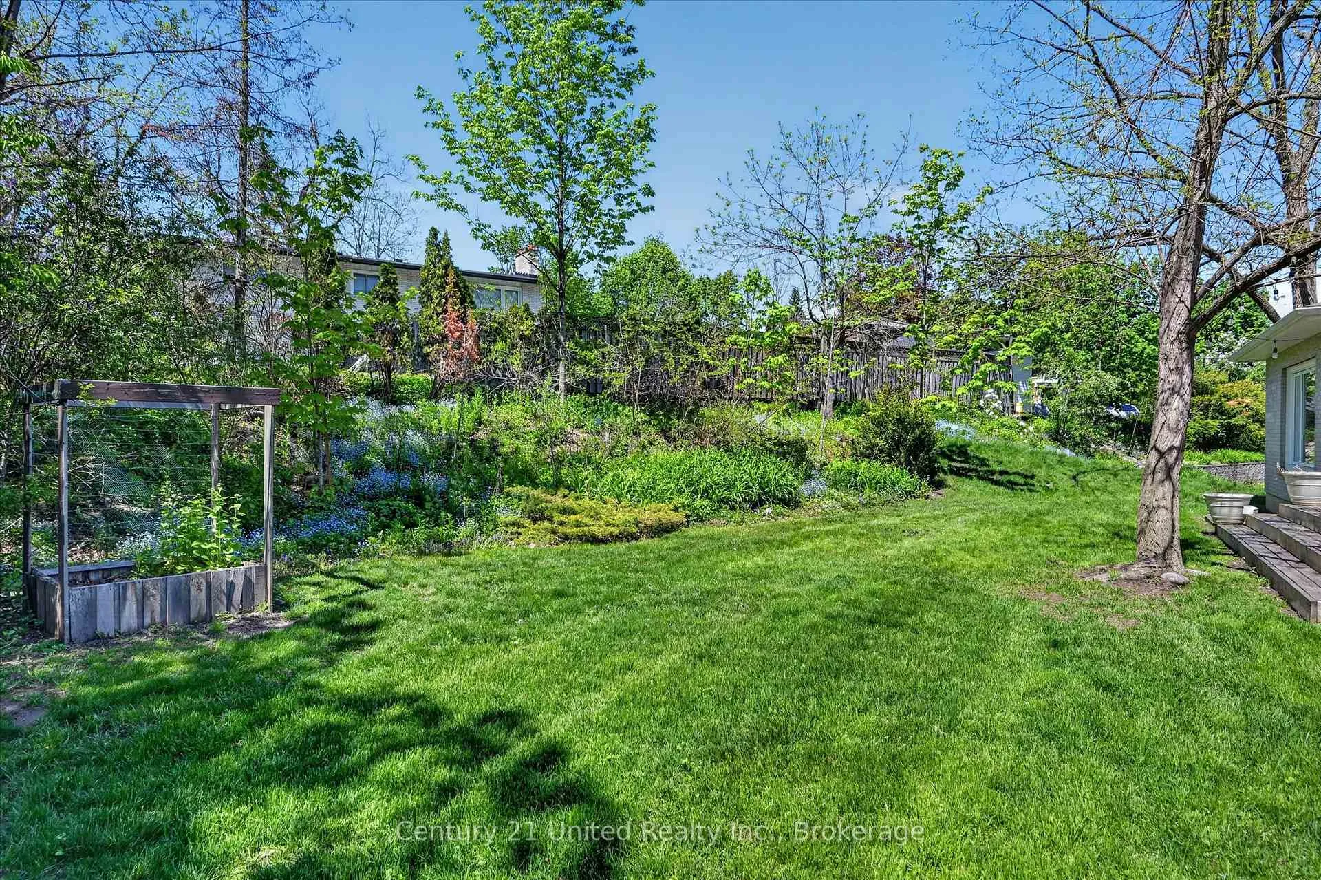 Photo 39 of 11 Crestwood Avenue, Peterborough, Monaghan Ward 2 — HOMEH