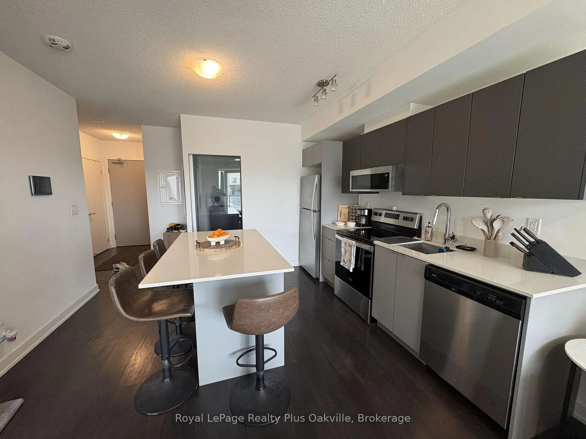 Photo 5 of Unit A202, 3210 Dakota Common, Burlington, Alton — HOMEH