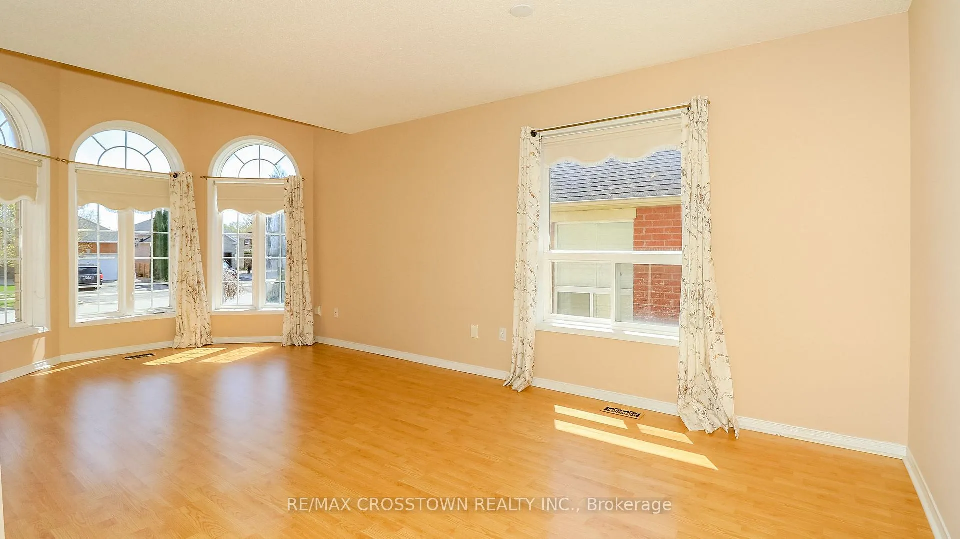 Photo 7 of 1840 Mill Street, Innisfil, Alcona — HOMEH