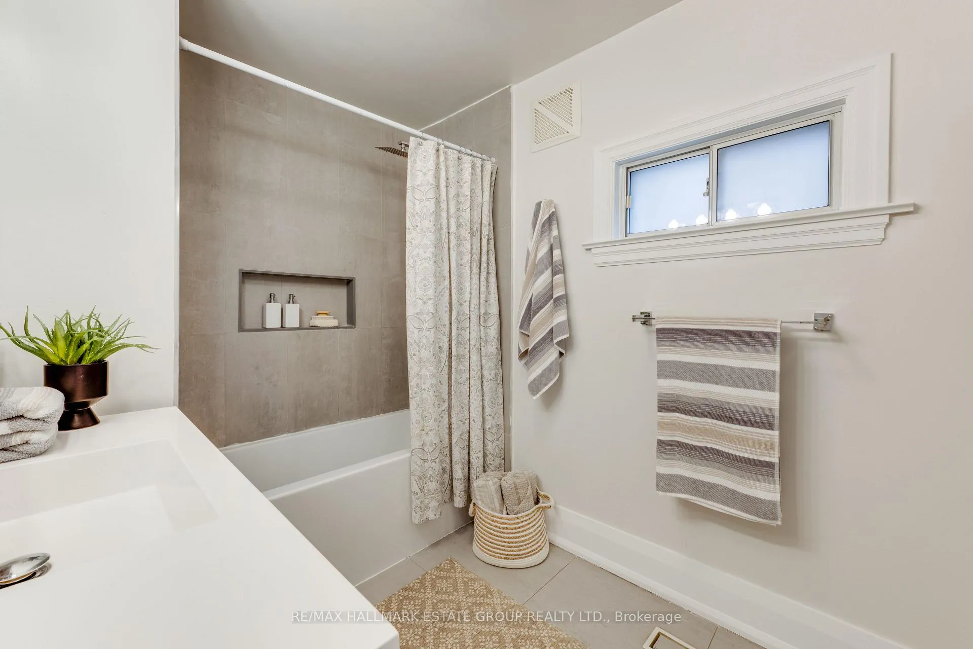 Photo 19 of 203 Rhodes Avenue, Toronto, Greenwood-Coxwell — HOMEH