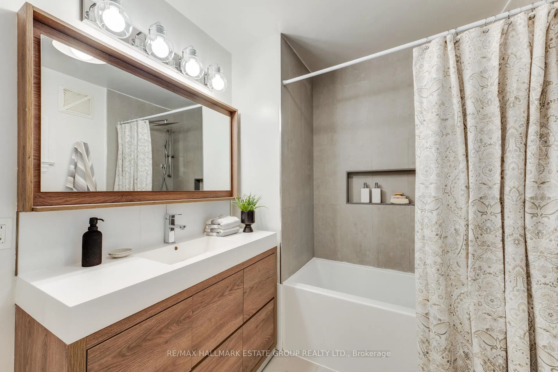 Photo 20 of 203 Rhodes Avenue, Toronto, Greenwood-Coxwell — HOMEH