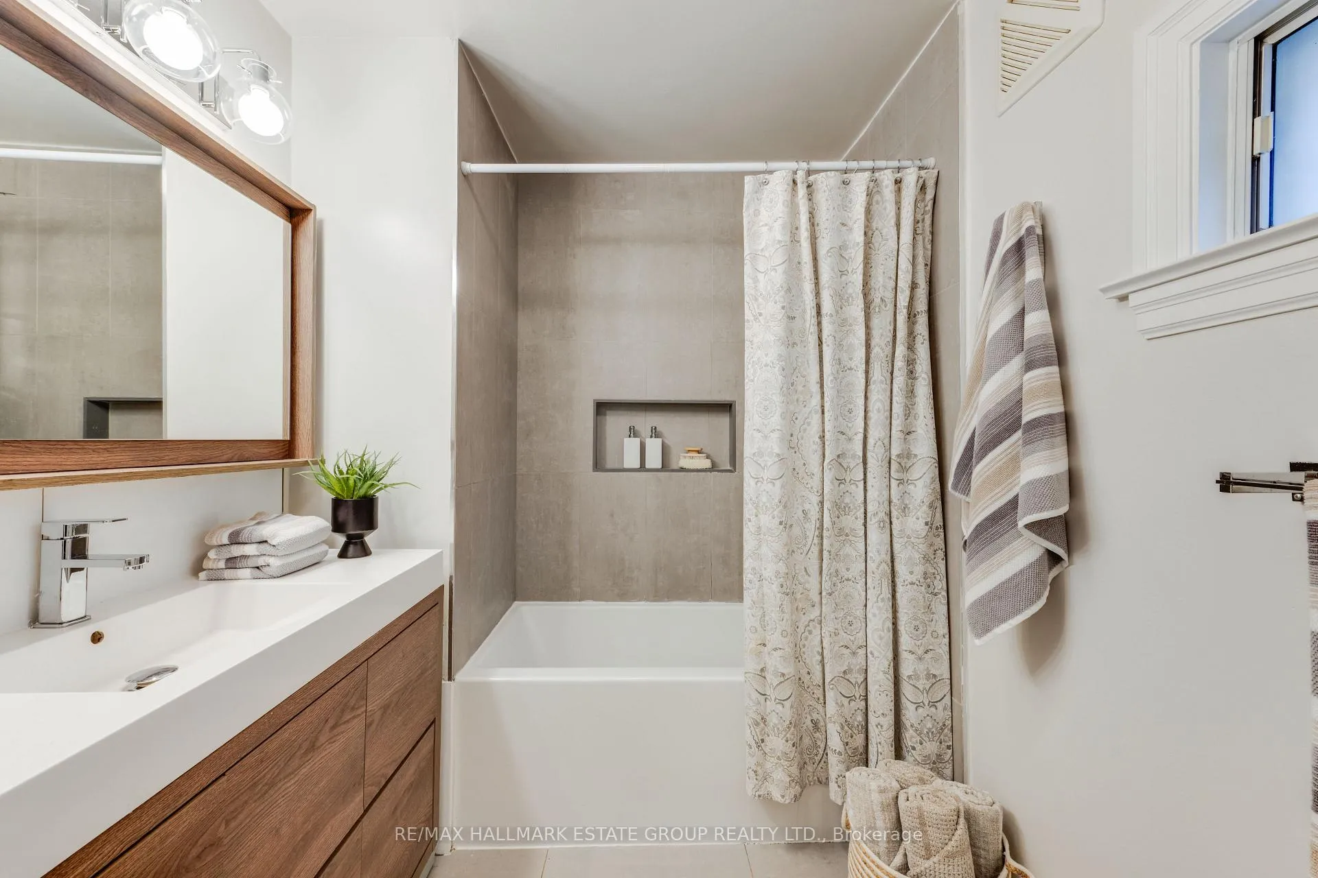 Photo 21 of 203 Rhodes Avenue, Toronto, Greenwood-Coxwell — HOMEH