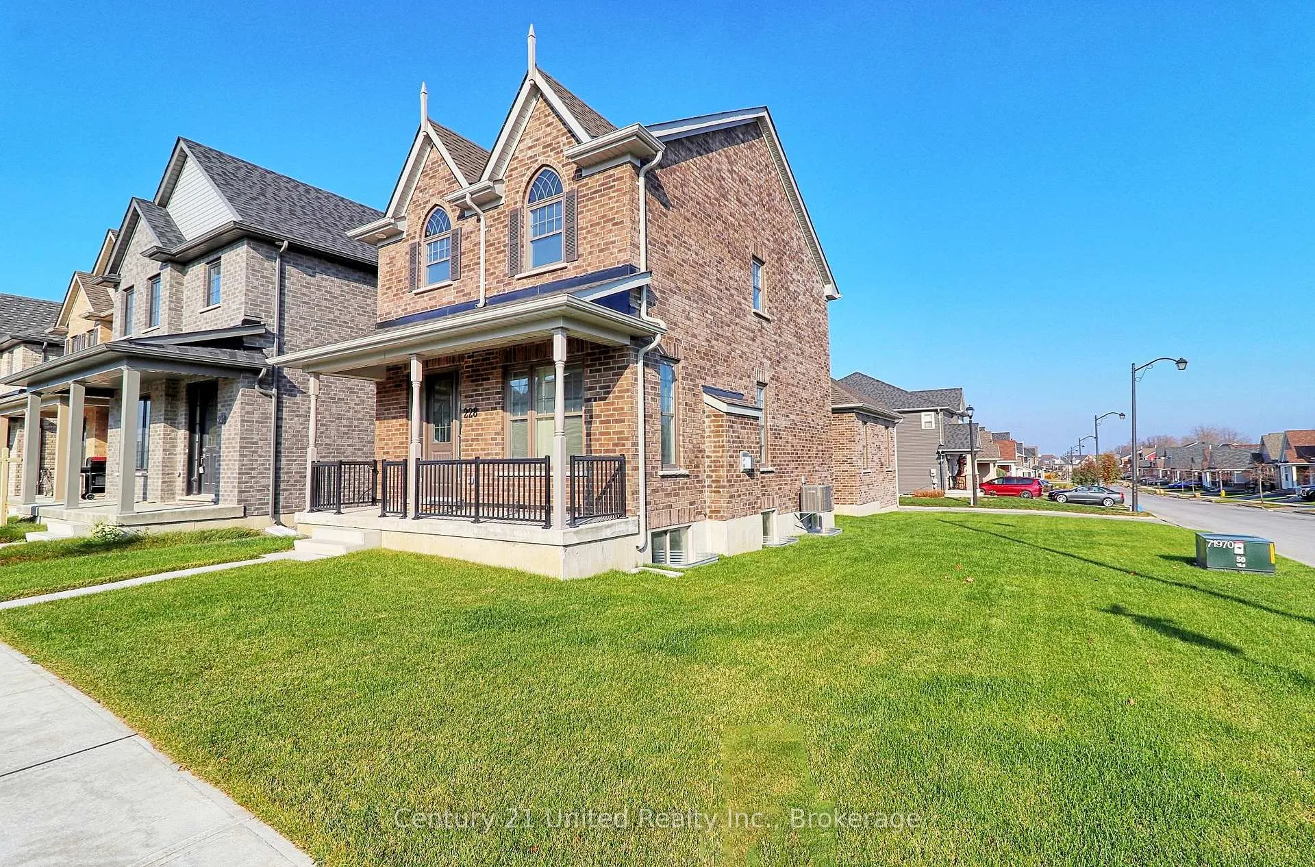Photo 3 of 228 Rowberry Boulevard, Peterborough, Northcrest Ward 5 — HOMEH