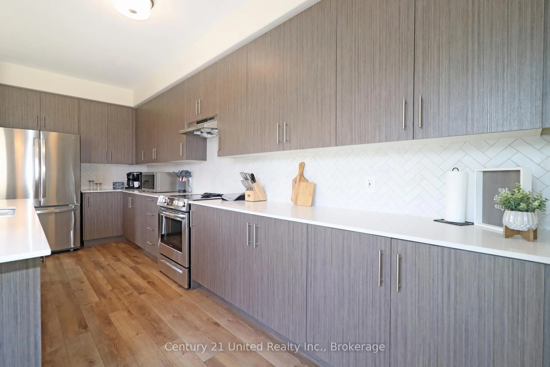 Photo 12 of 228 Rowberry Boulevard, Peterborough, Northcrest Ward 5 — HOMEH