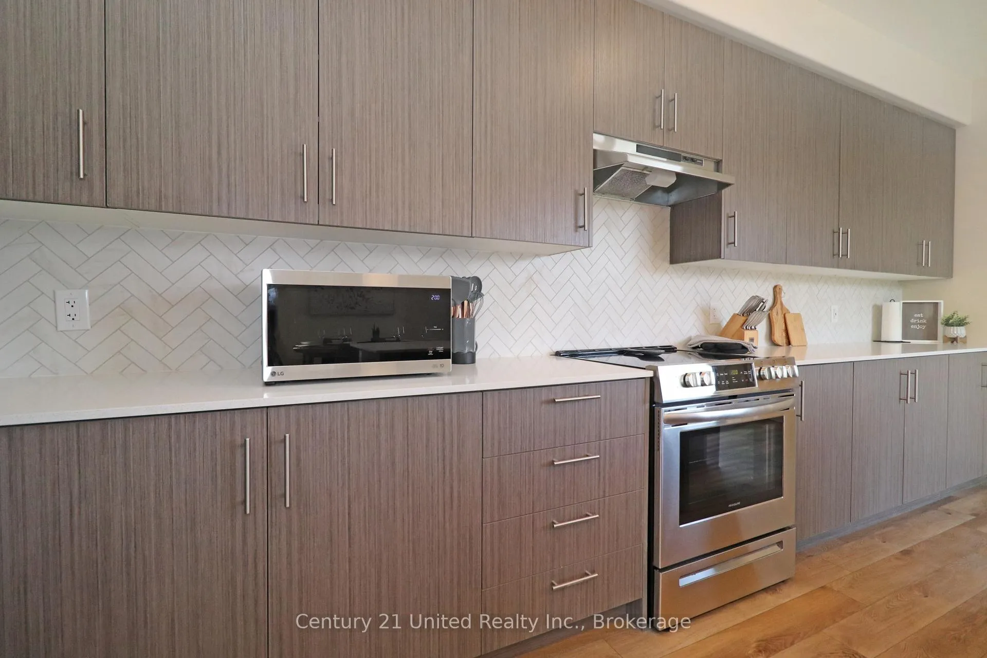 Photo 15 of 228 Rowberry Boulevard, Peterborough, Northcrest Ward 5 — HOMEH