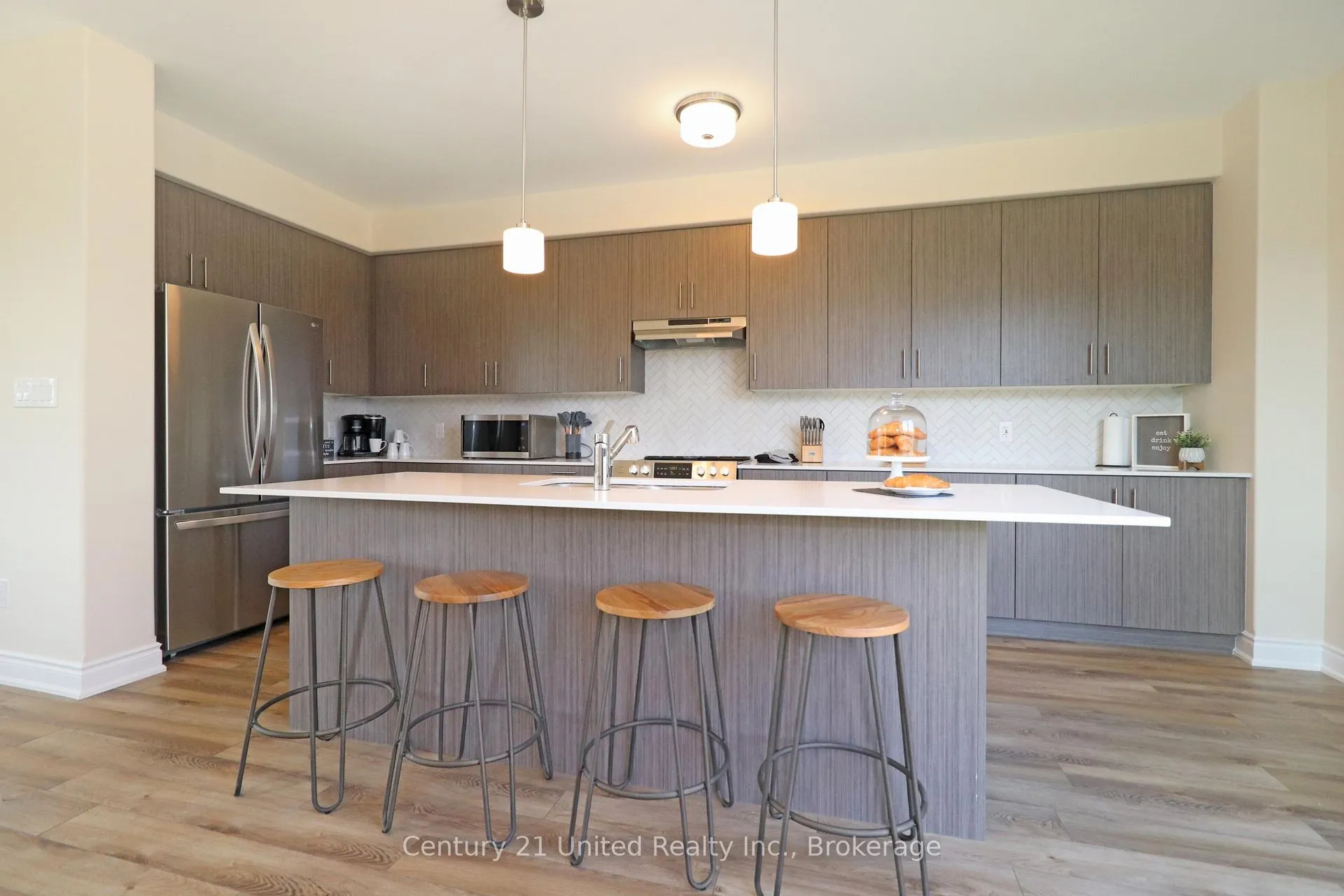 Photo 17 of 228 Rowberry Boulevard, Peterborough, Northcrest Ward 5 — HOMEH
