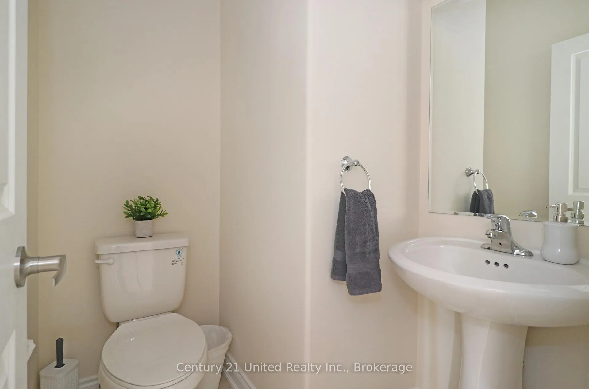 Photo 21 of 228 Rowberry Boulevard, Peterborough, Northcrest Ward 5 — HOMEH