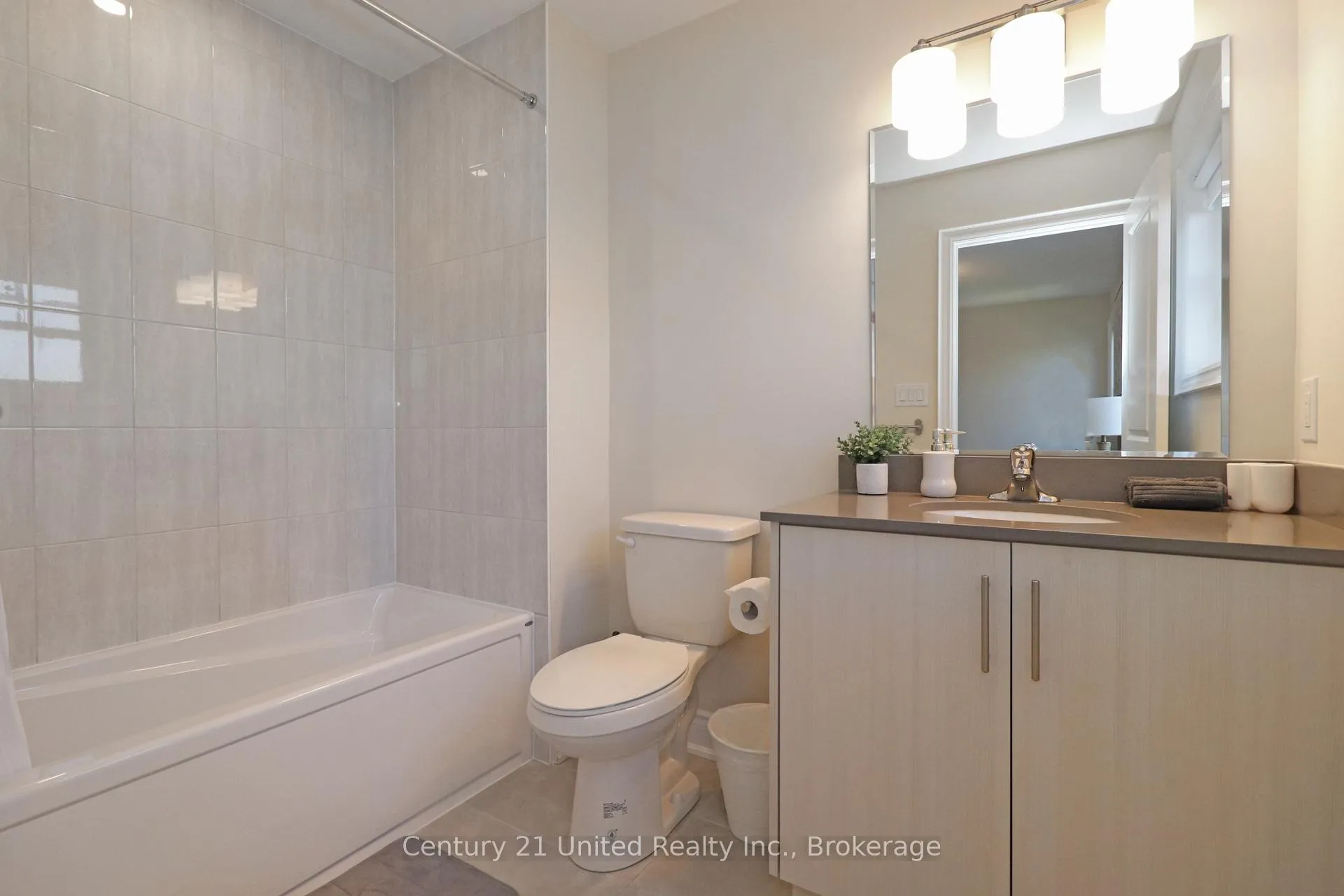Photo 27 of 228 Rowberry Boulevard, Peterborough, Northcrest Ward 5 — HOMEH