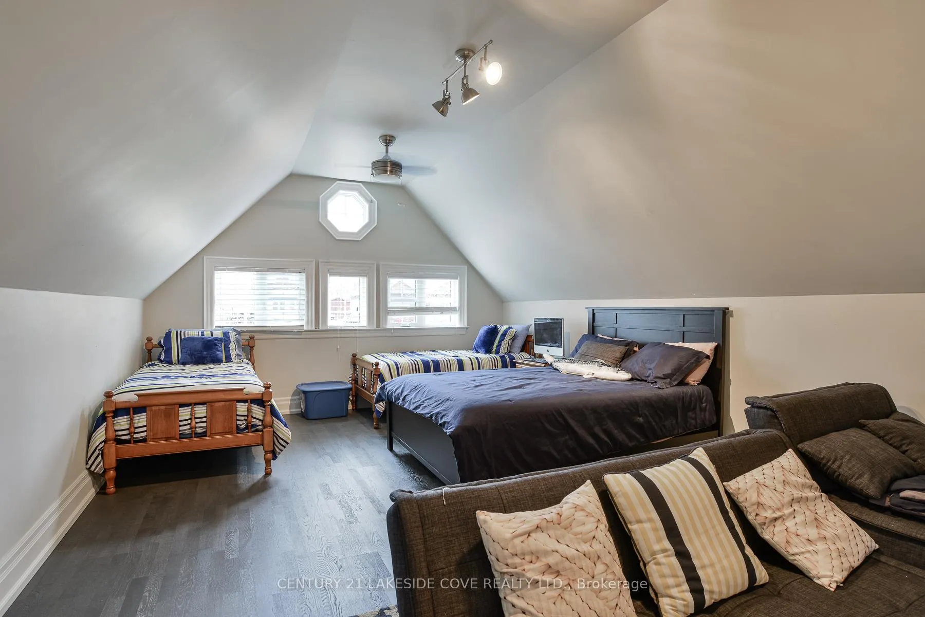 Photo 27 of 51 Ridge Avenue, Ramara, Brechin — HOMEH