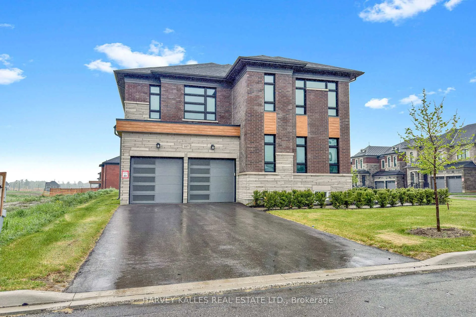 Photo 30 of 107 Winthrop Crescent, Vaughan, Vellore Village — HOMEH