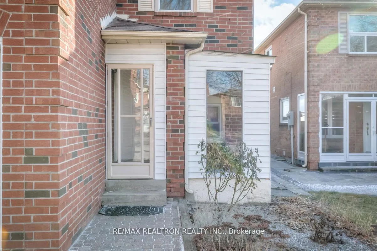 Photo 4 of 35 Miley Drive, Markham, Markville — HOMEH