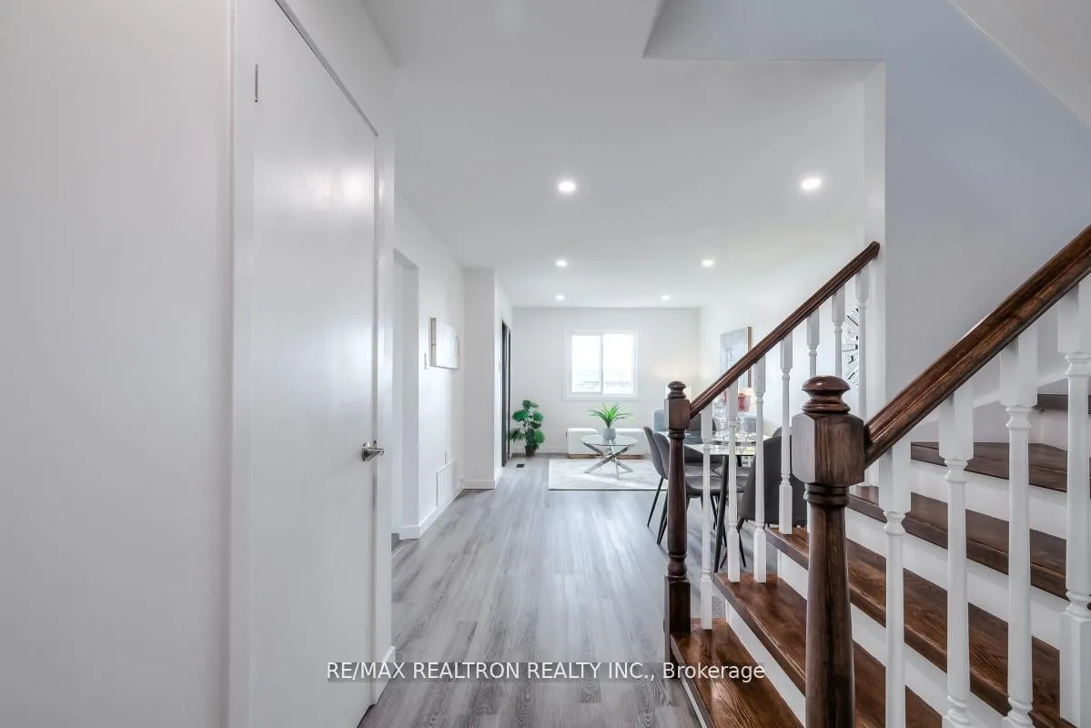 Photo 5 of 35 Miley Drive, Markham, Markville — HOMEH