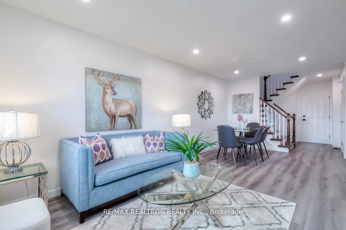 Photo 9 of 35 Miley Drive, Markham, Markville — HOMEH