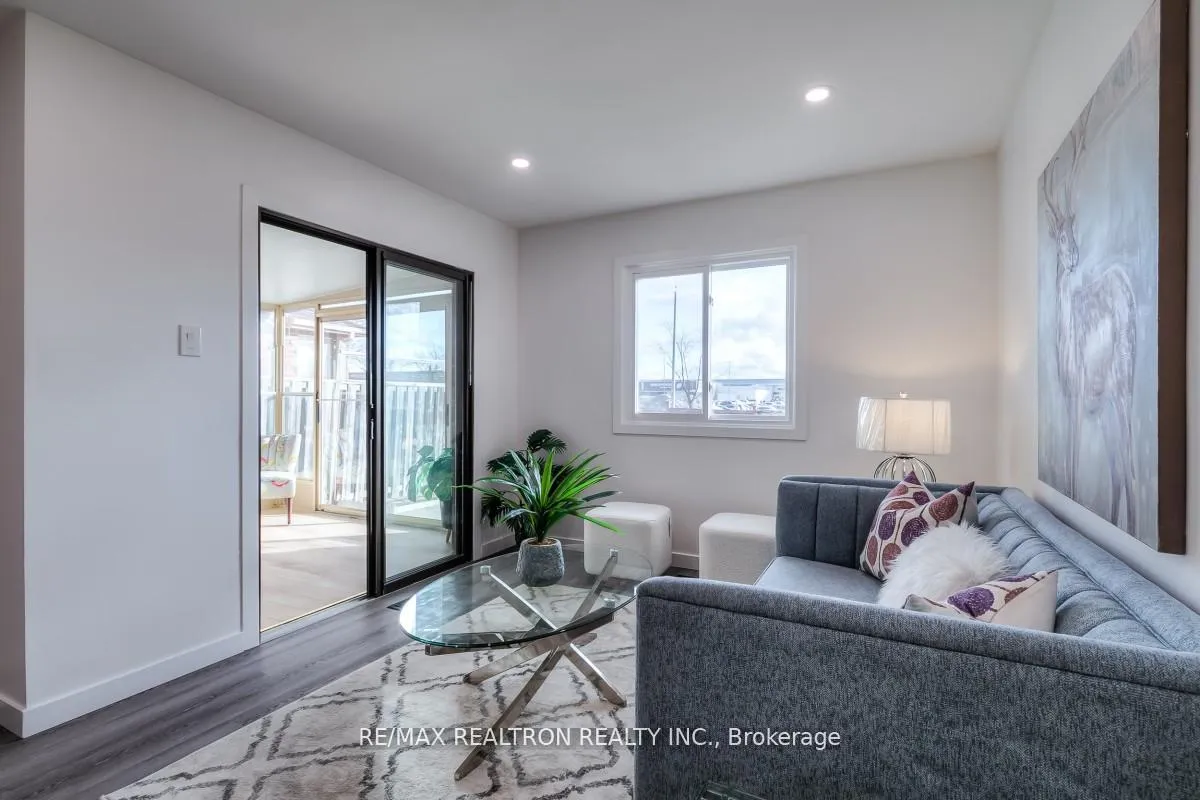 Photo 10 of 35 Miley Drive, Markham, Markville — HOMEH