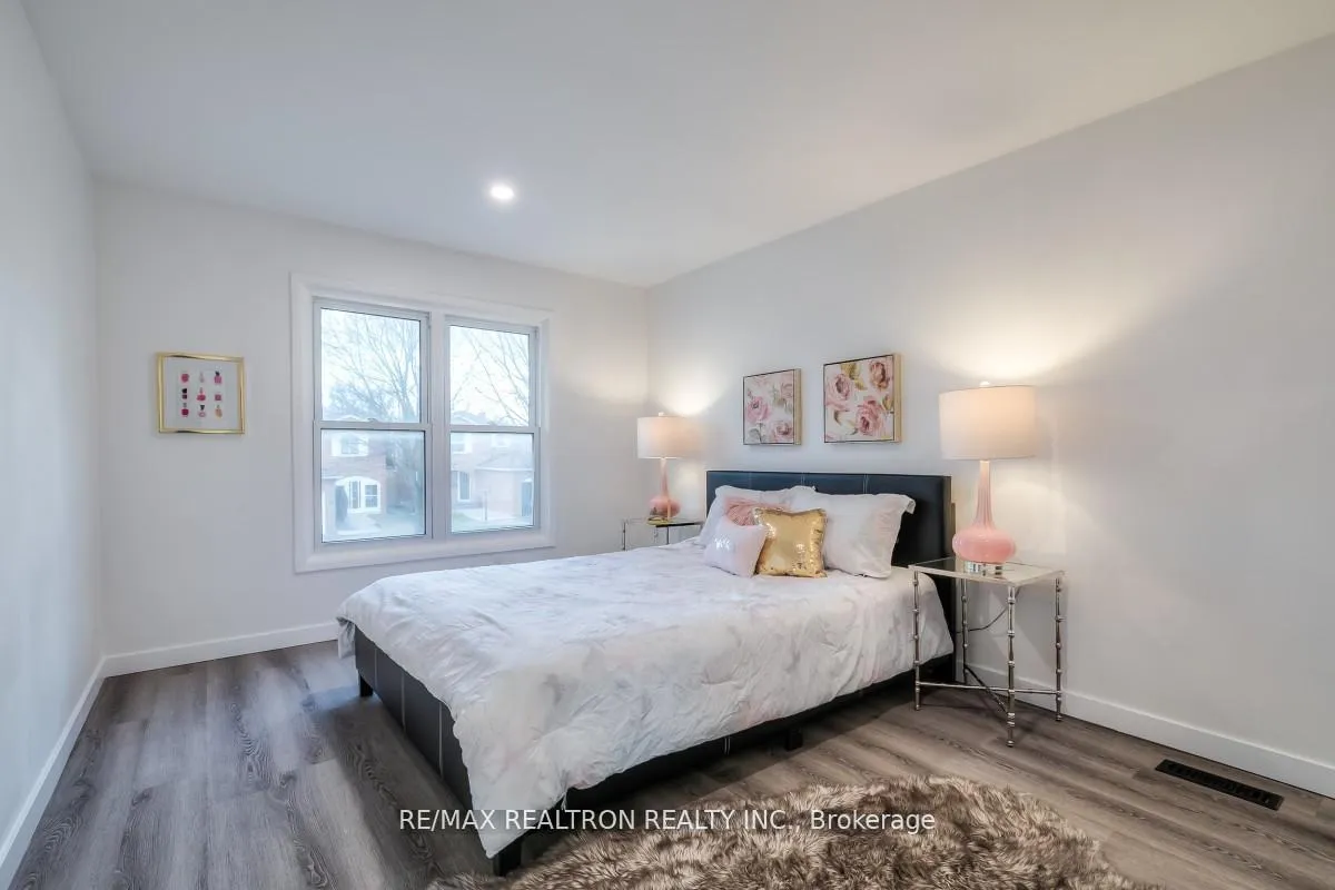 Photo 23 of 35 Miley Drive, Markham, Markville — HOMEH
