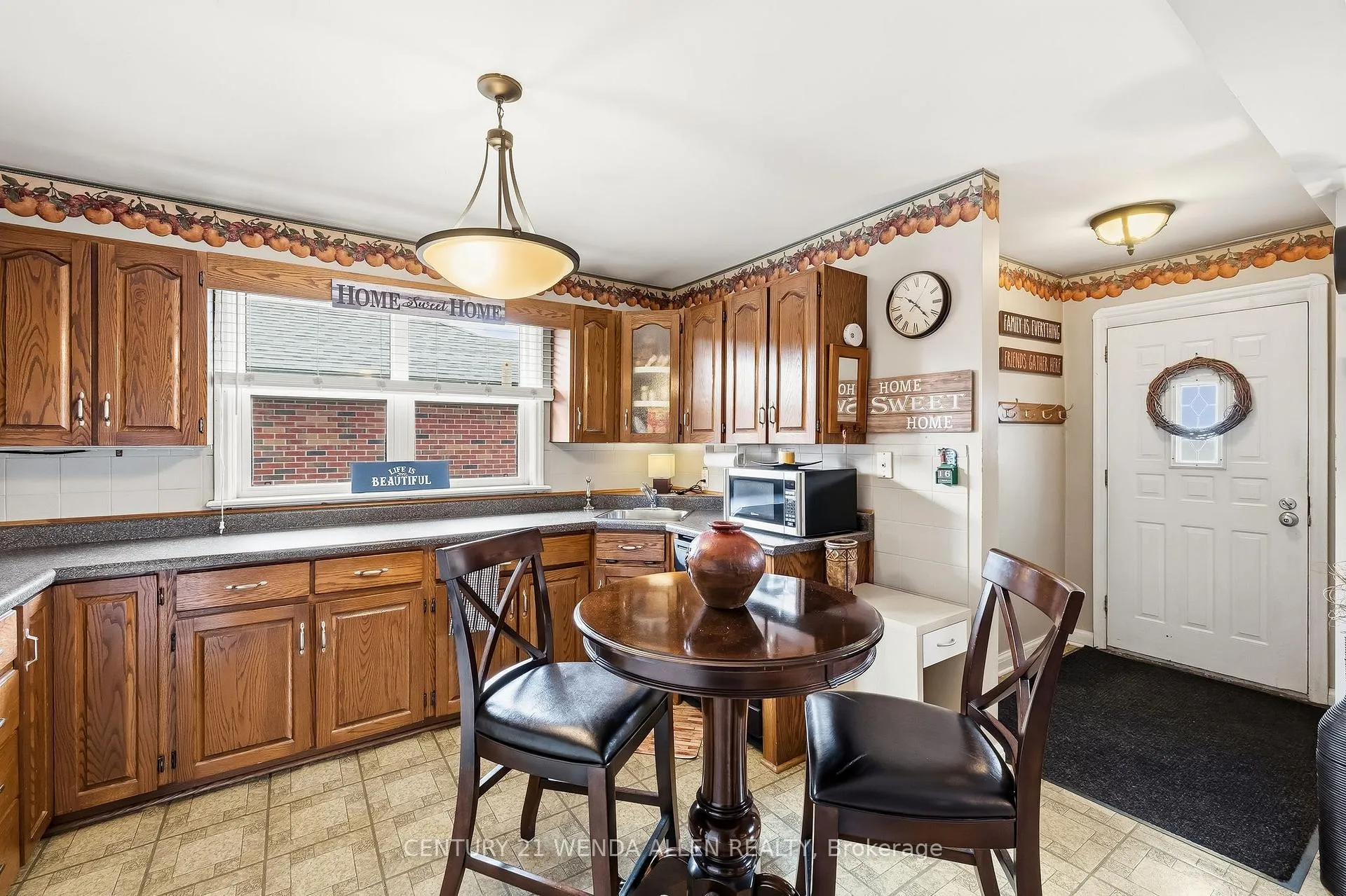 Photo 5 of 325 Highland Avenue, Oshawa, Central — HOMEH