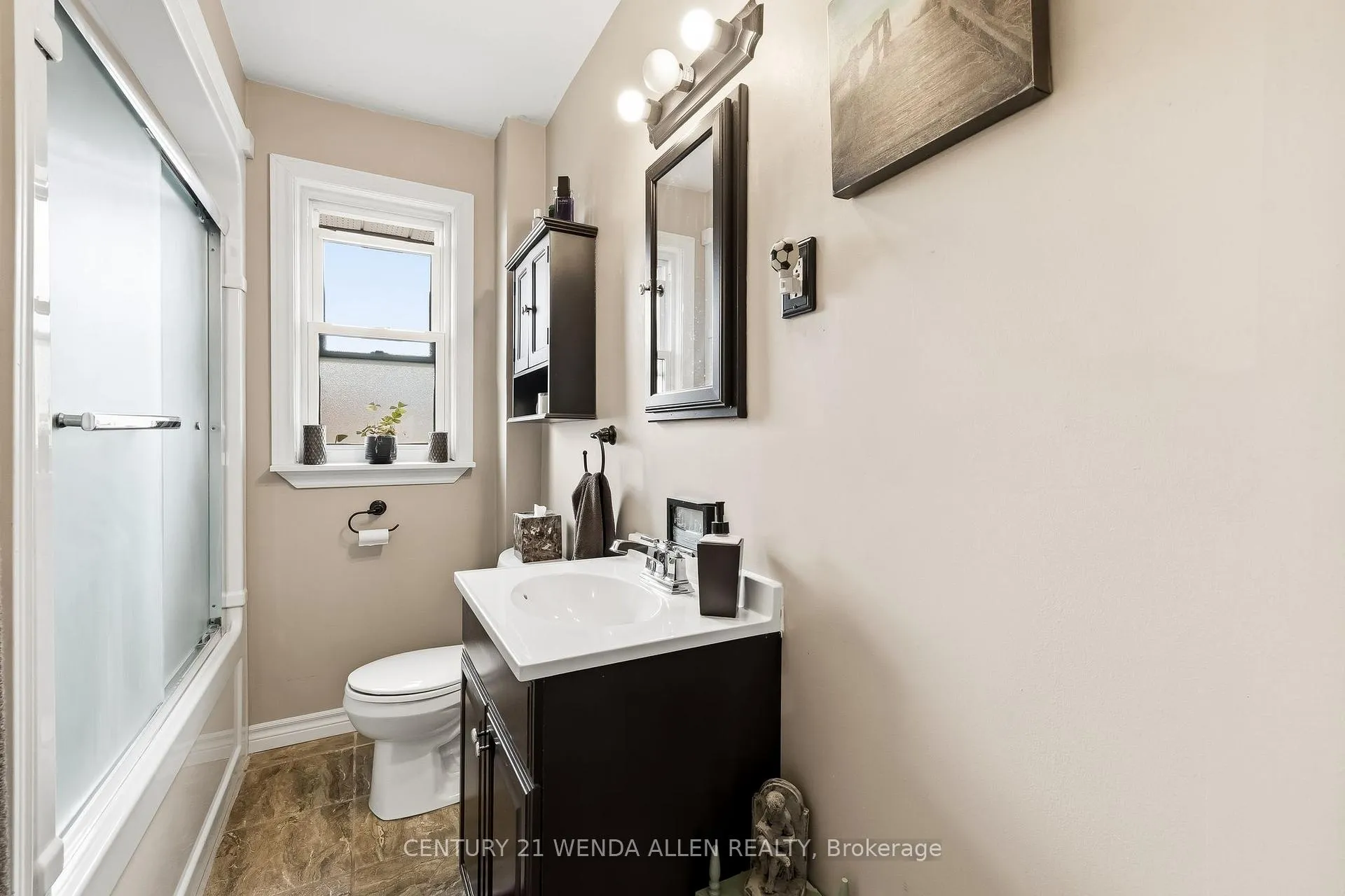 Photo 12 of 325 Highland Avenue, Oshawa, Central — HOMEH