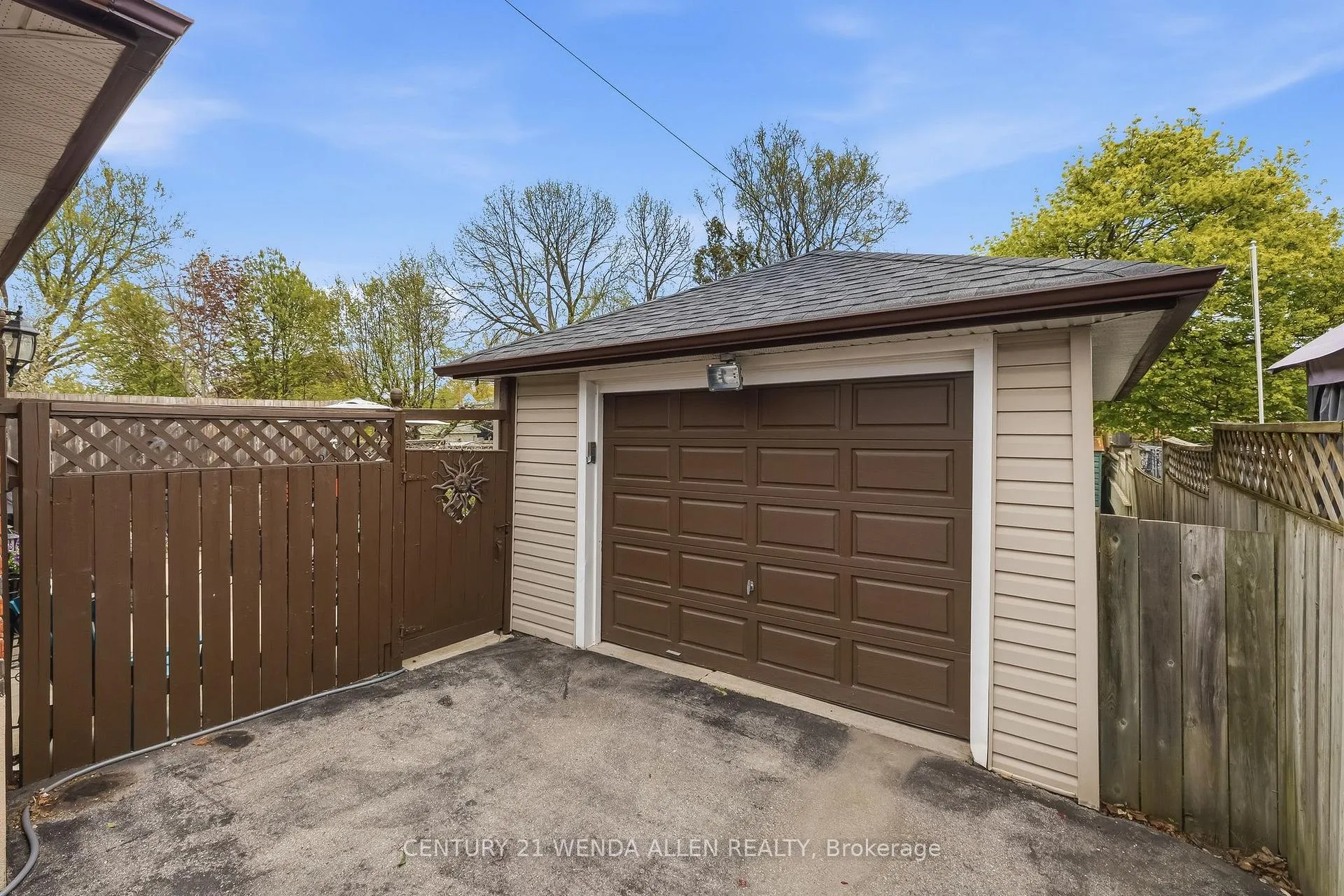 Photo 21 of 325 Highland Avenue, Oshawa, Central — HOMEH