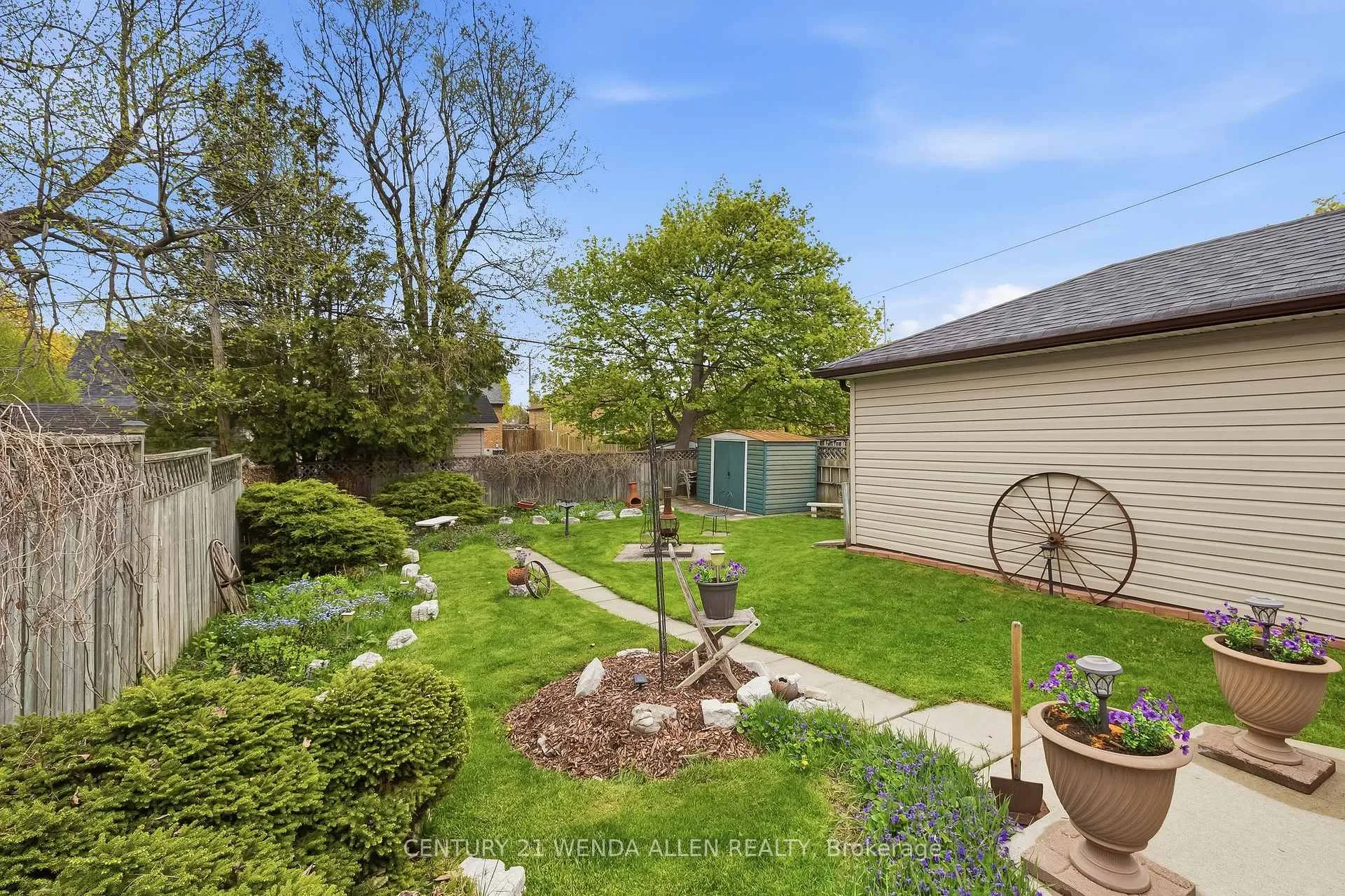 Photo 24 of 325 Highland Avenue, Oshawa, Central — HOMEH