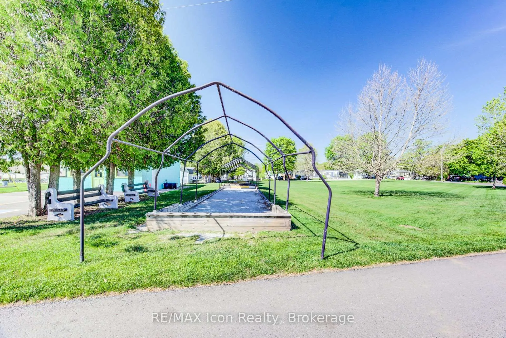 Photo 92 of 11 Hemlock Crescent, Puslinch, Rural Puslinch East — HOMEH