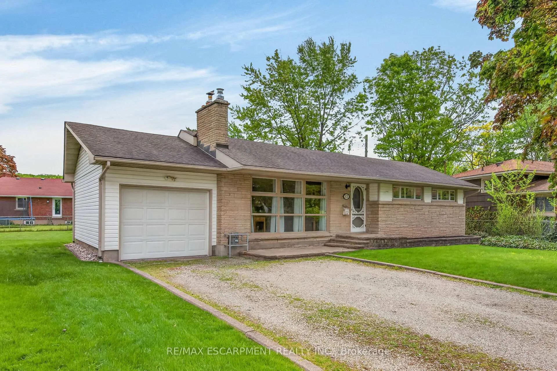 Photo 1 of 31 Larchwood Drive, St. Catharines, Glendale/Glenridge — HOMEH
