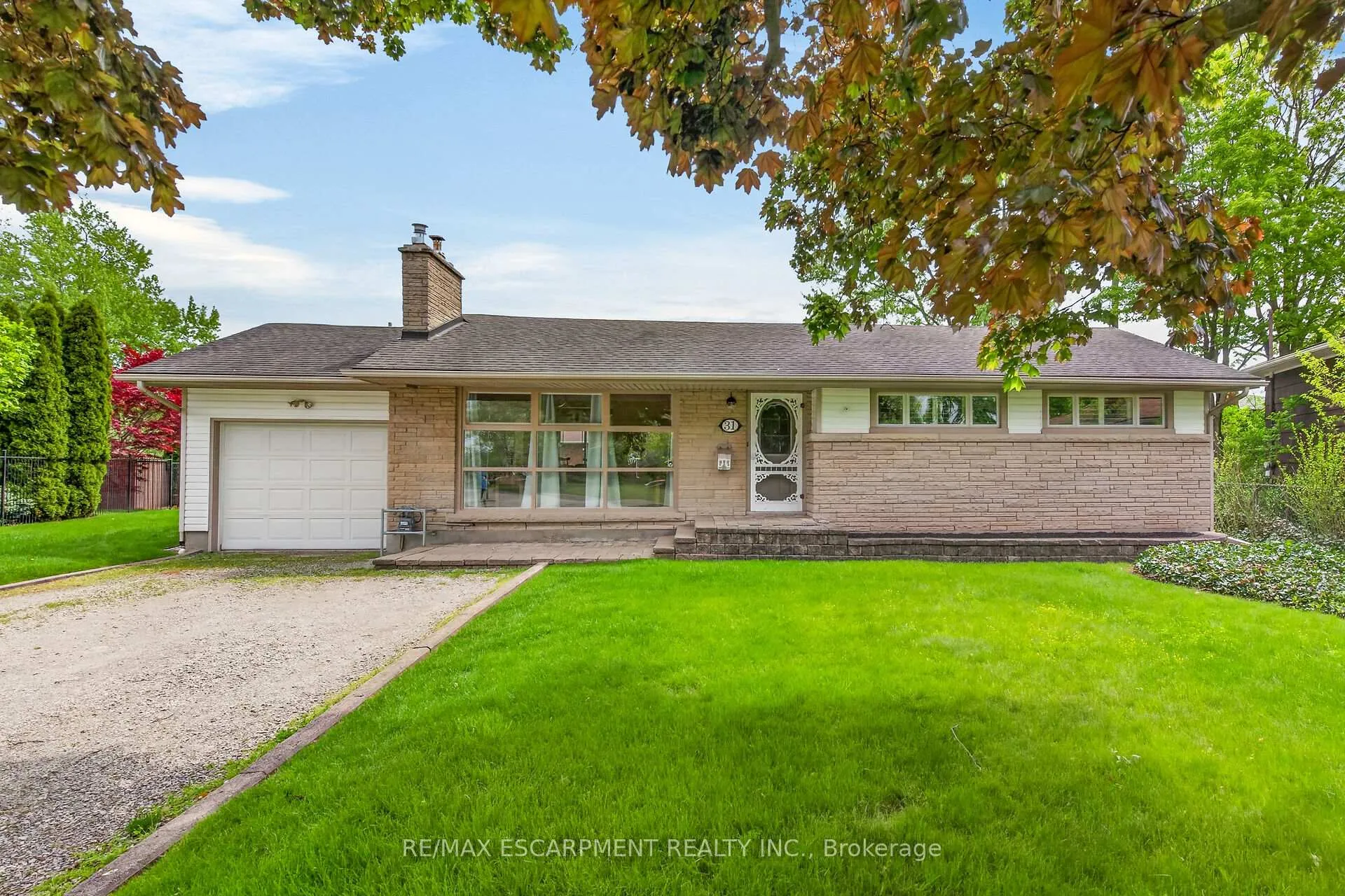 Photo 2 of 31 Larchwood Drive, St. Catharines, Glendale/Glenridge — HOMEH