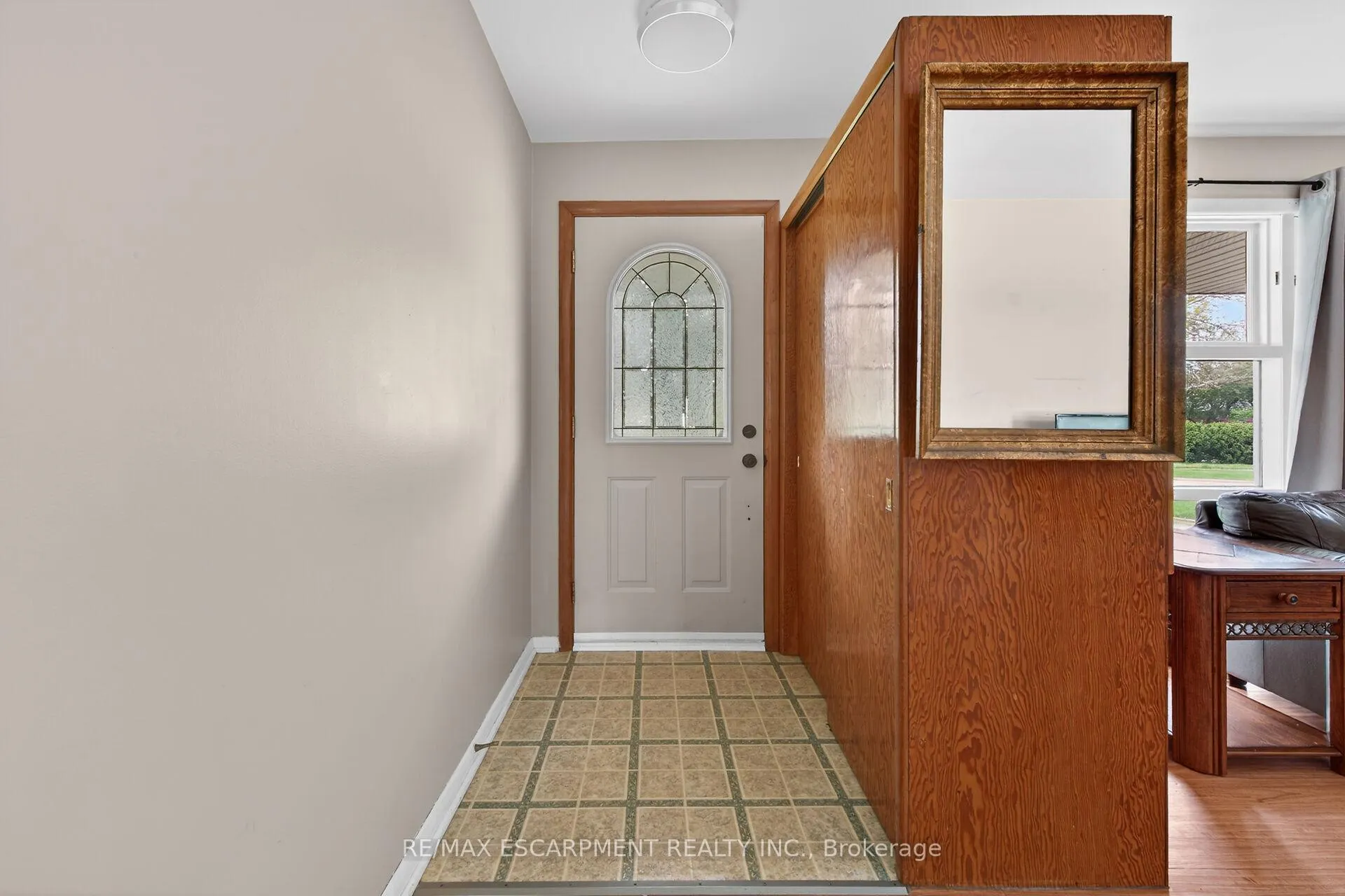 Photo 5 of 31 Larchwood Drive, St. Catharines, Glendale/Glenridge — HOMEH
