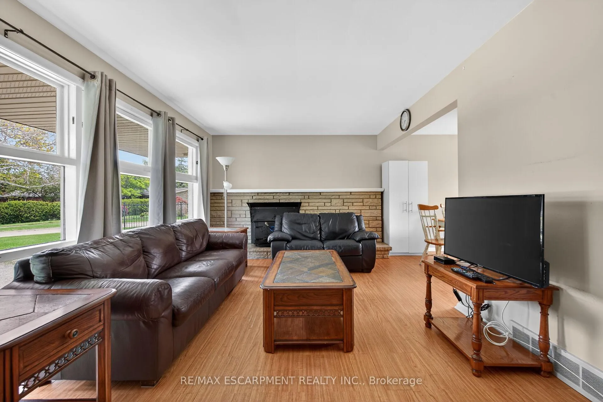Photo 6 of 31 Larchwood Drive, St. Catharines, Glendale/Glenridge — HOMEH