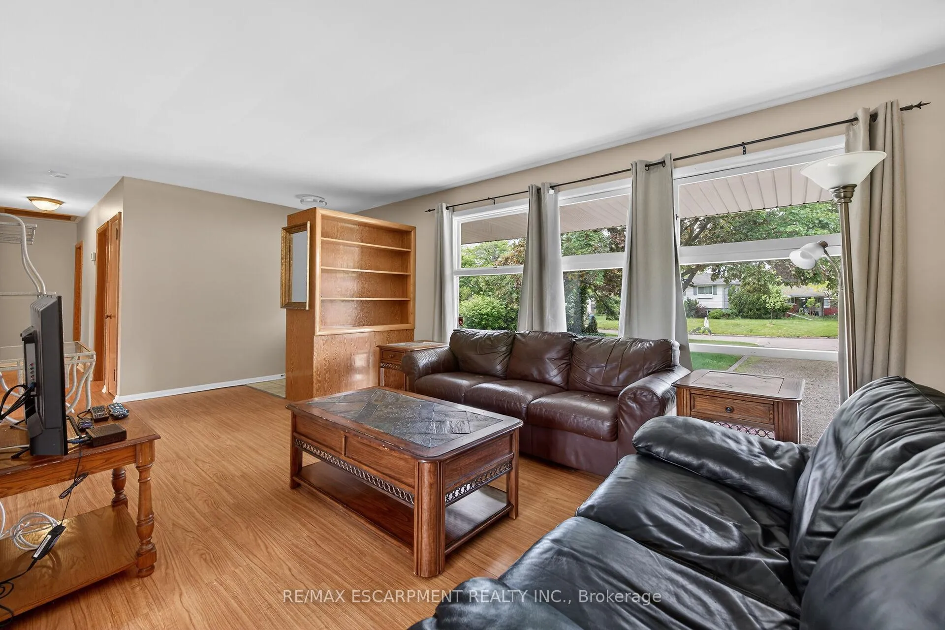 Photo 9 of 31 Larchwood Drive, St. Catharines, Glendale/Glenridge — HOMEH