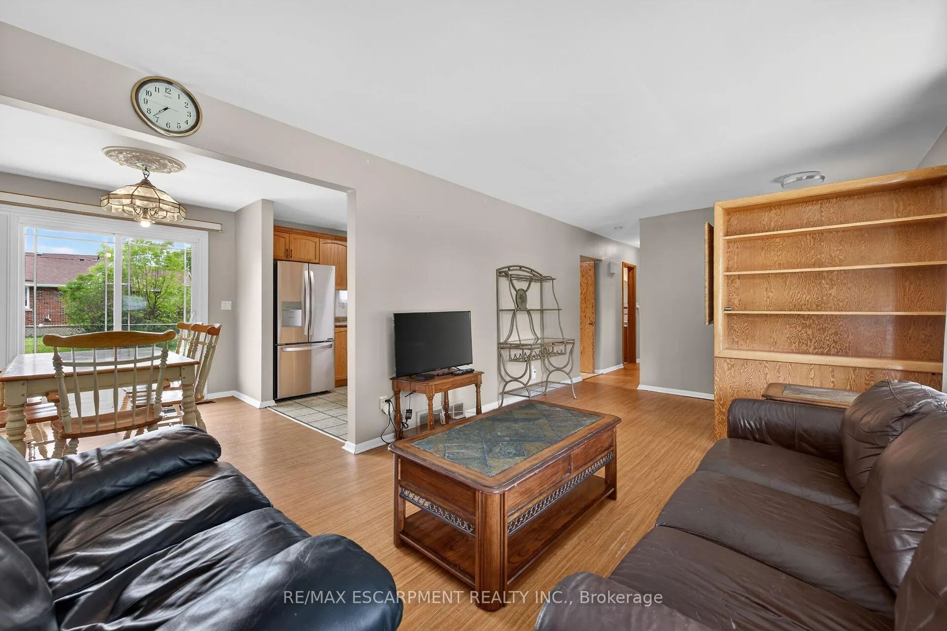 Photo 10 of 31 Larchwood Drive, St. Catharines, Glendale/Glenridge — HOMEH