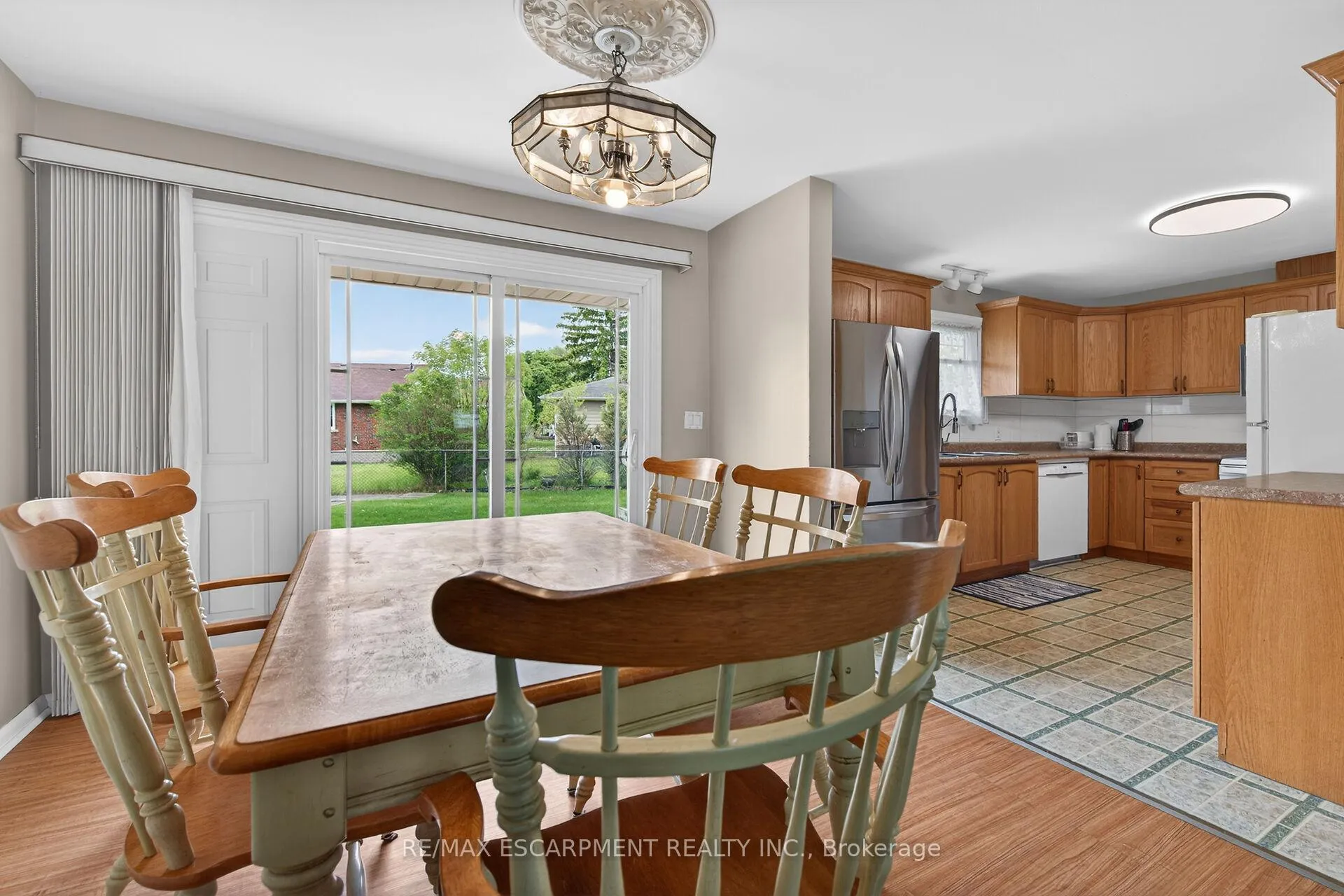 Photo 11 of 31 Larchwood Drive, St. Catharines, Glendale/Glenridge — HOMEH