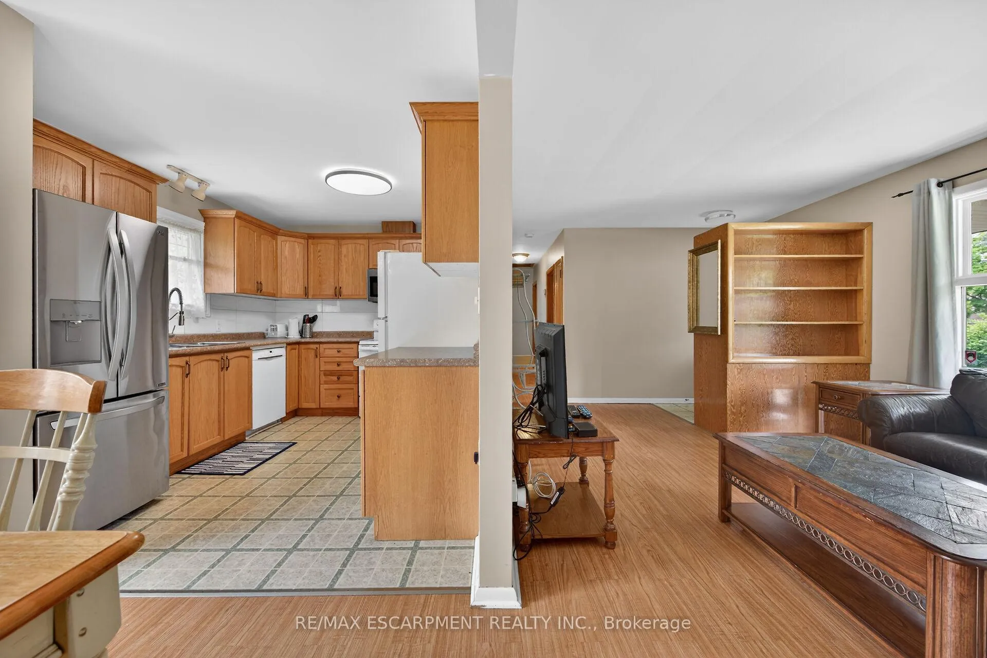 Photo 12 of 31 Larchwood Drive, St. Catharines, Glendale/Glenridge — HOMEH