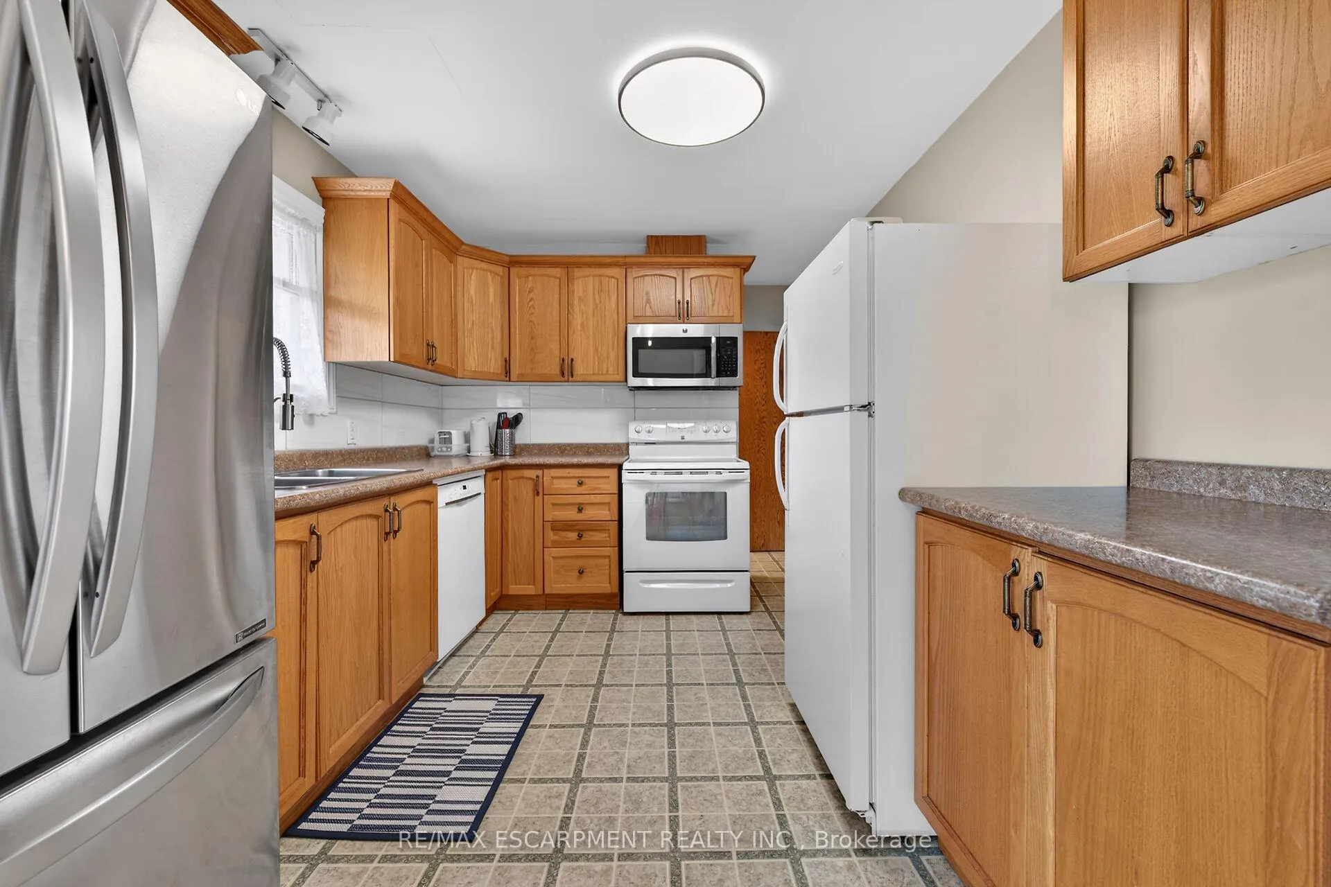Photo 15 of 31 Larchwood Drive, St. Catharines, Glendale/Glenridge — HOMEH