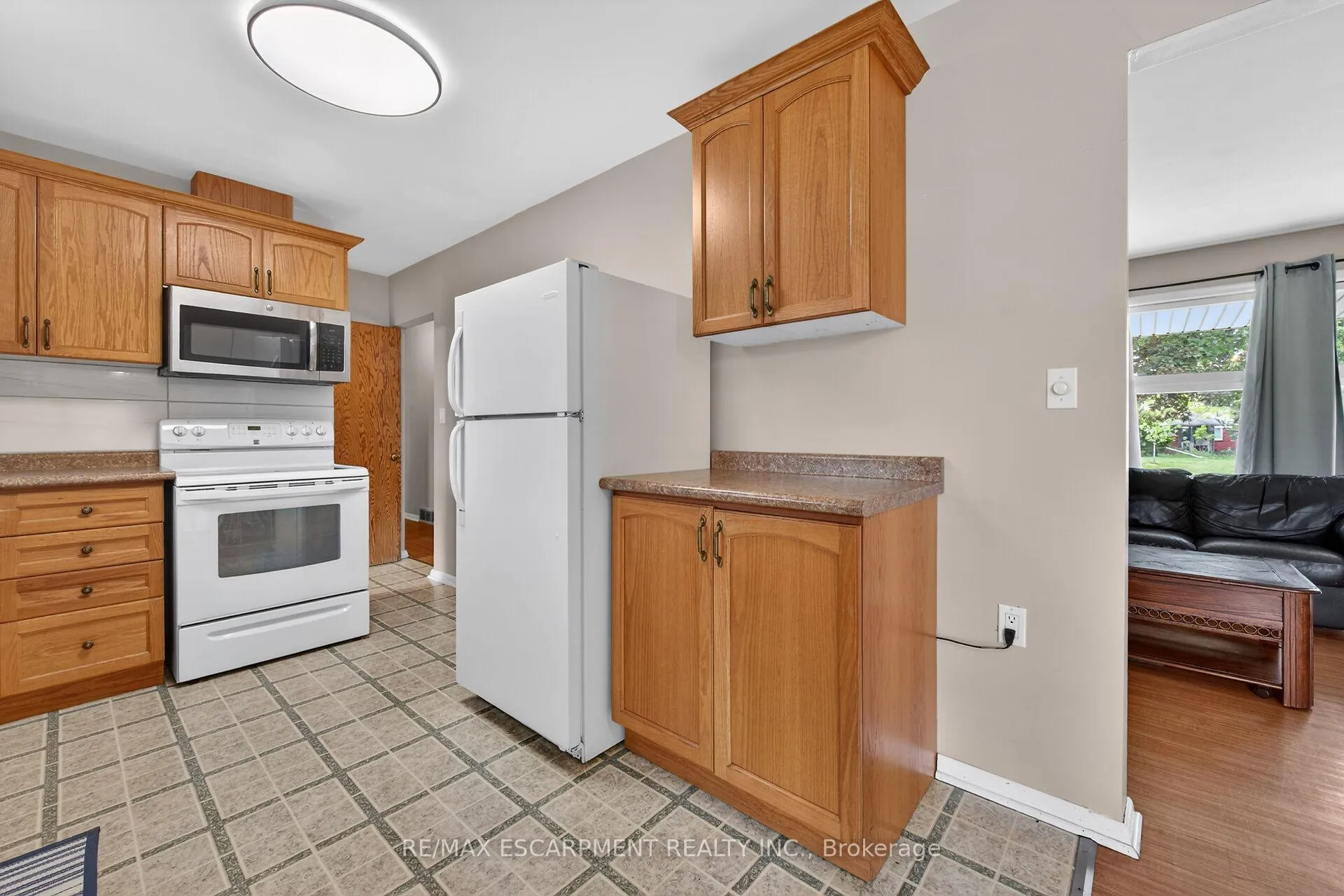 Photo 17 of 31 Larchwood Drive, St. Catharines, Glendale/Glenridge — HOMEH
