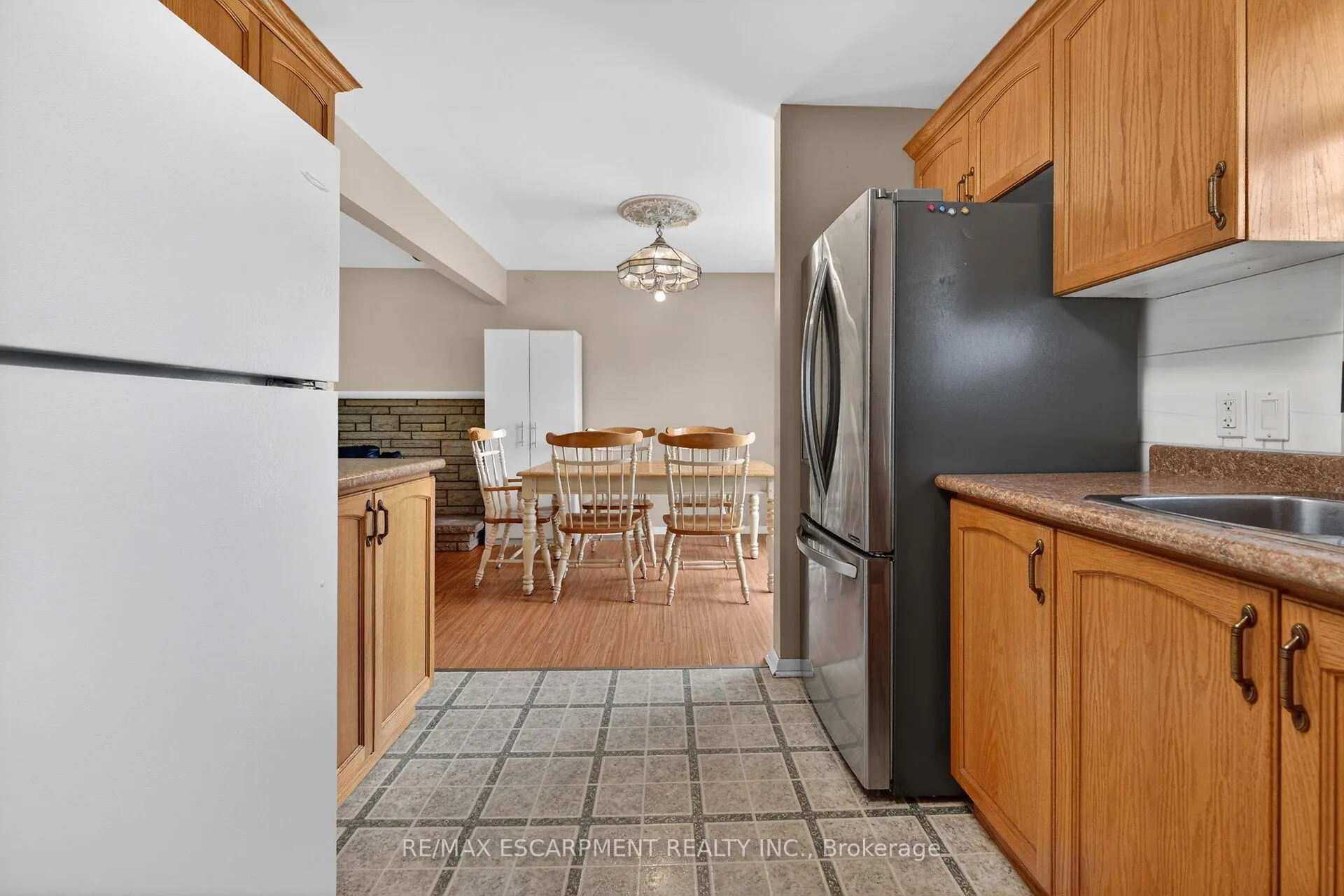 Photo 19 of 31 Larchwood Drive, St. Catharines, Glendale/Glenridge — HOMEH
