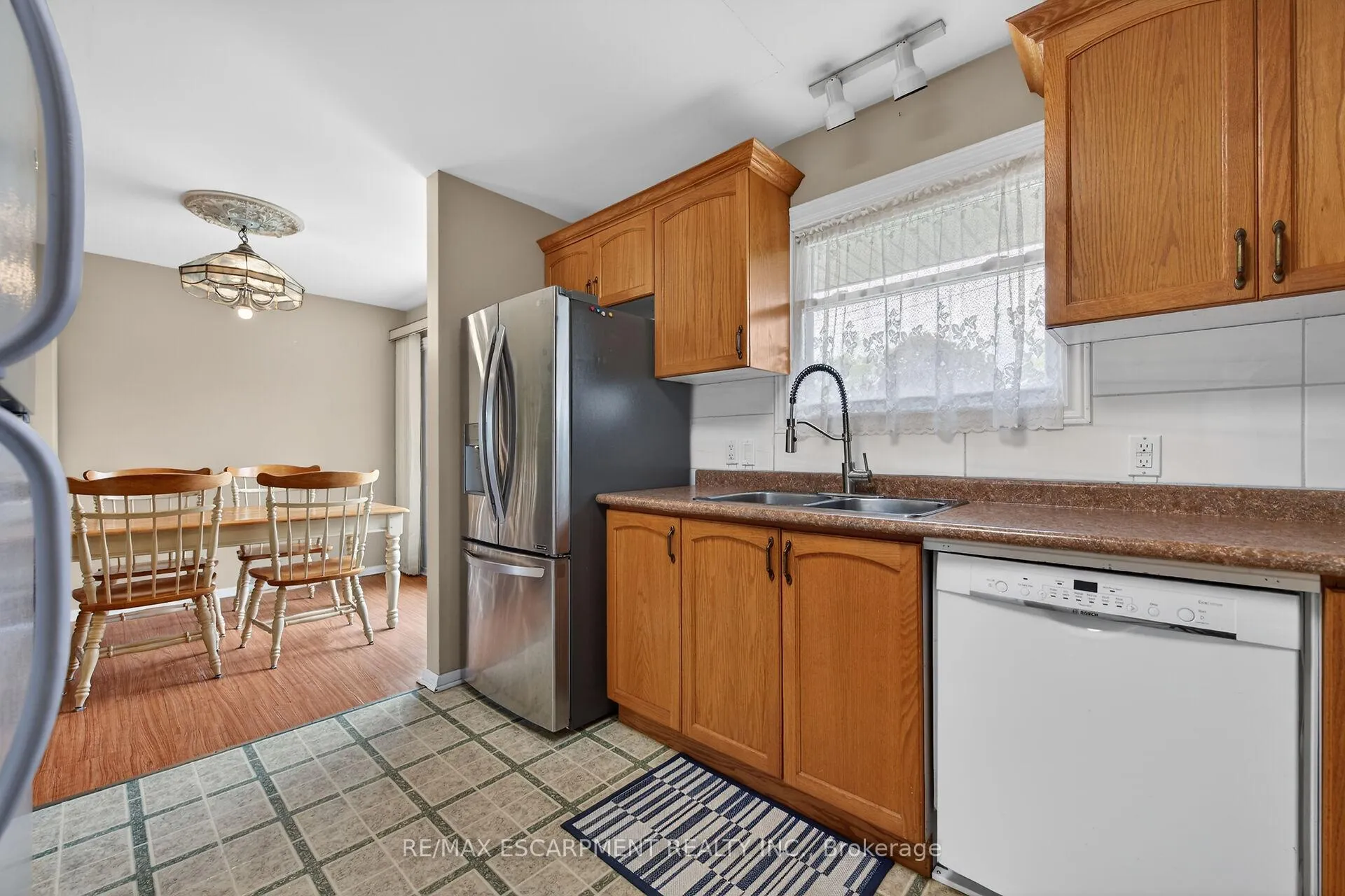 Photo 21 of 31 Larchwood Drive, St. Catharines, Glendale/Glenridge — HOMEH