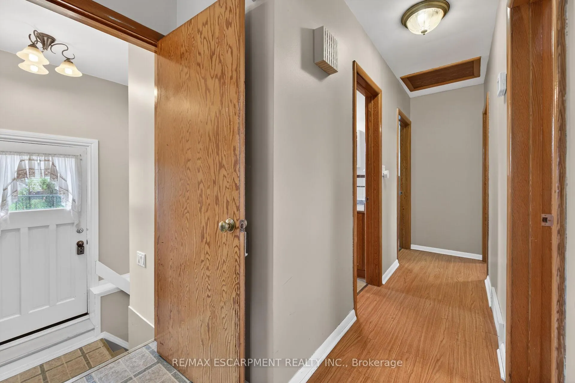 Photo 23 of 31 Larchwood Drive, St. Catharines, Glendale/Glenridge — HOMEH