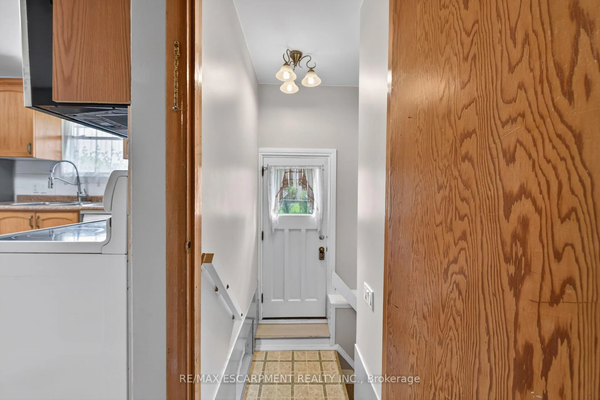 Photo 29 of 31 Larchwood Drive, St. Catharines, Glendale/Glenridge — HOMEH