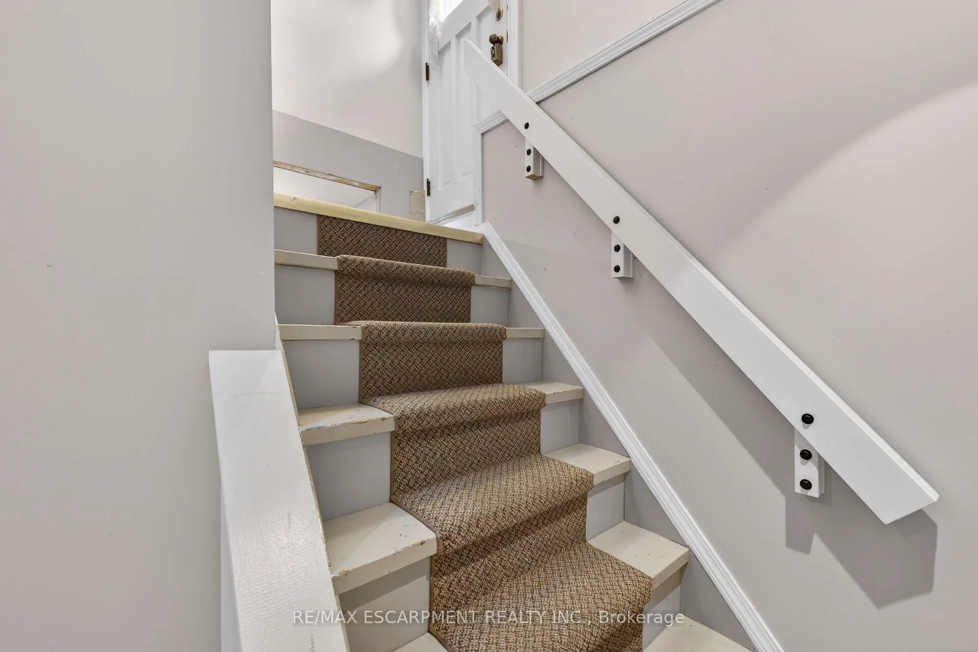 Photo 30 of 31 Larchwood Drive, St. Catharines, Glendale/Glenridge — HOMEH