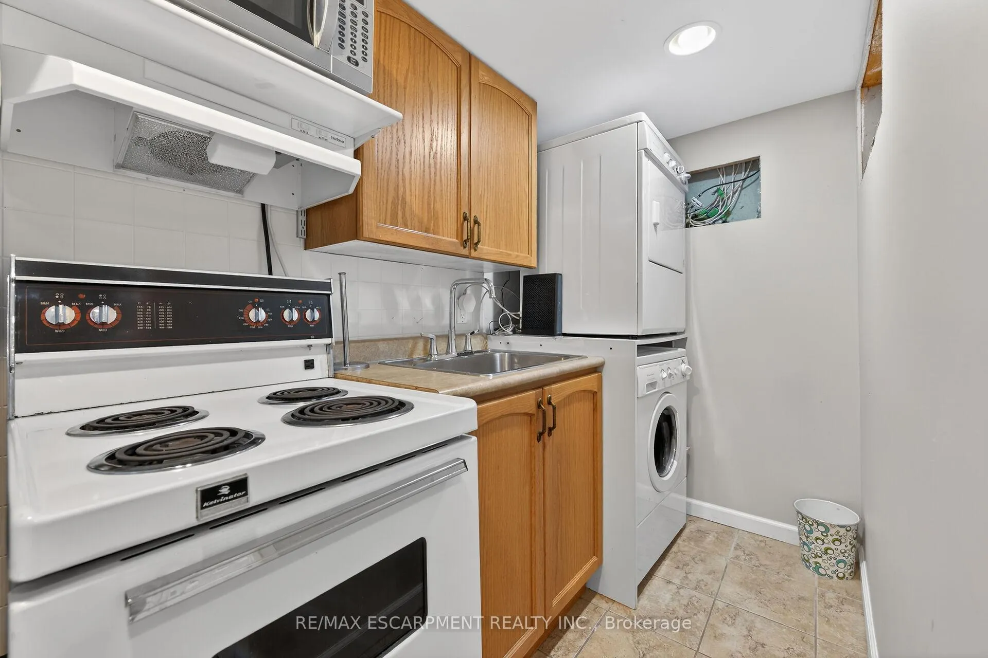 Photo 33 of 31 Larchwood Drive, St. Catharines, Glendale/Glenridge — HOMEH