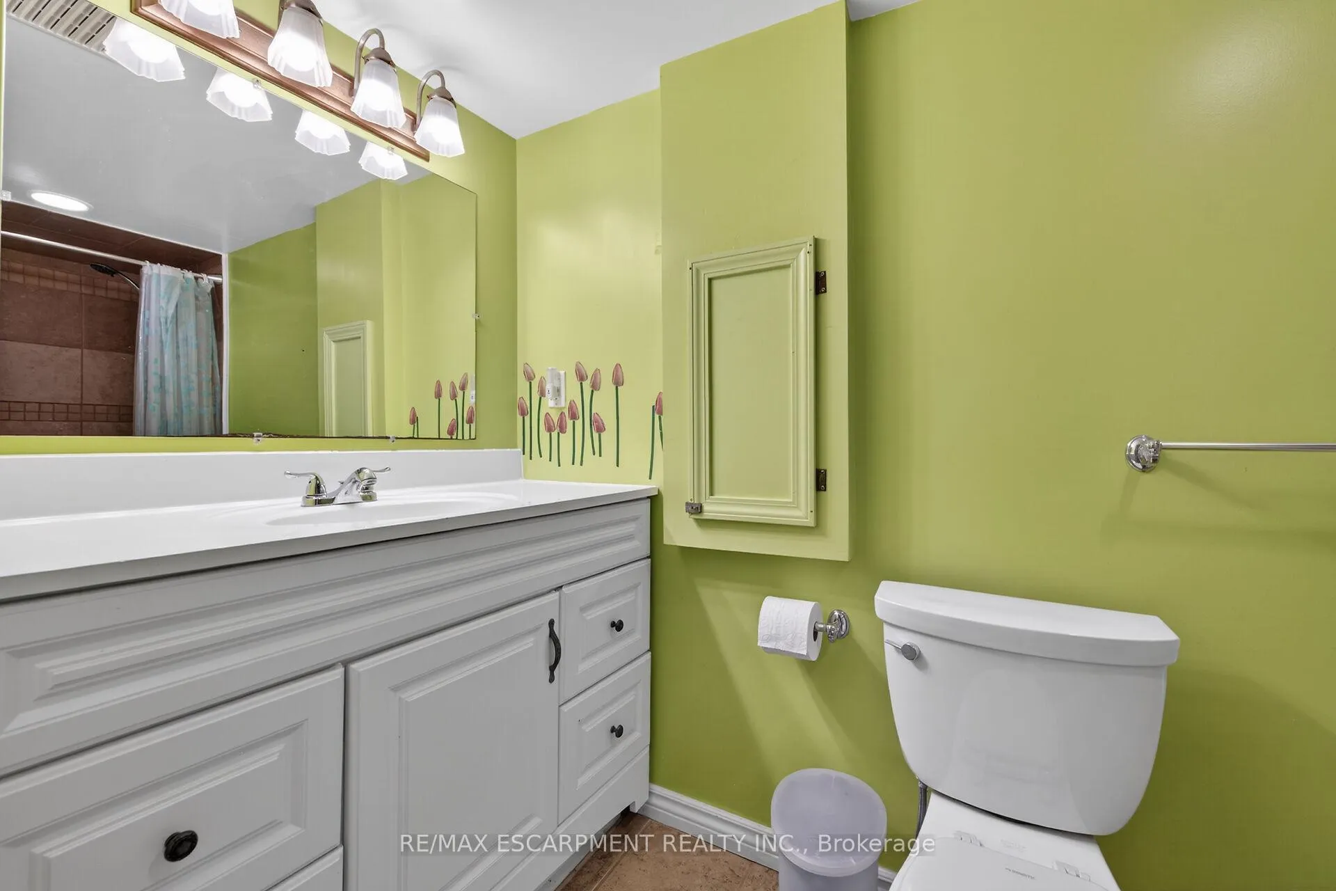 Photo 41 of 31 Larchwood Drive, St. Catharines, Glendale/Glenridge — HOMEH