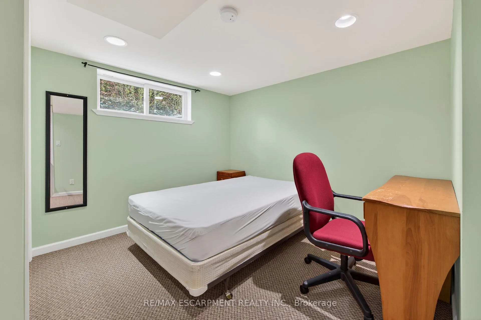 Photo 42 of 31 Larchwood Drive, St. Catharines, Glendale/Glenridge — HOMEH