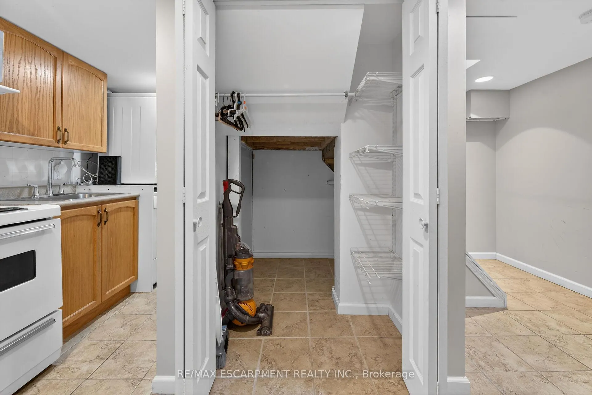Photo 44 of 31 Larchwood Drive, St. Catharines, Glendale/Glenridge — HOMEH