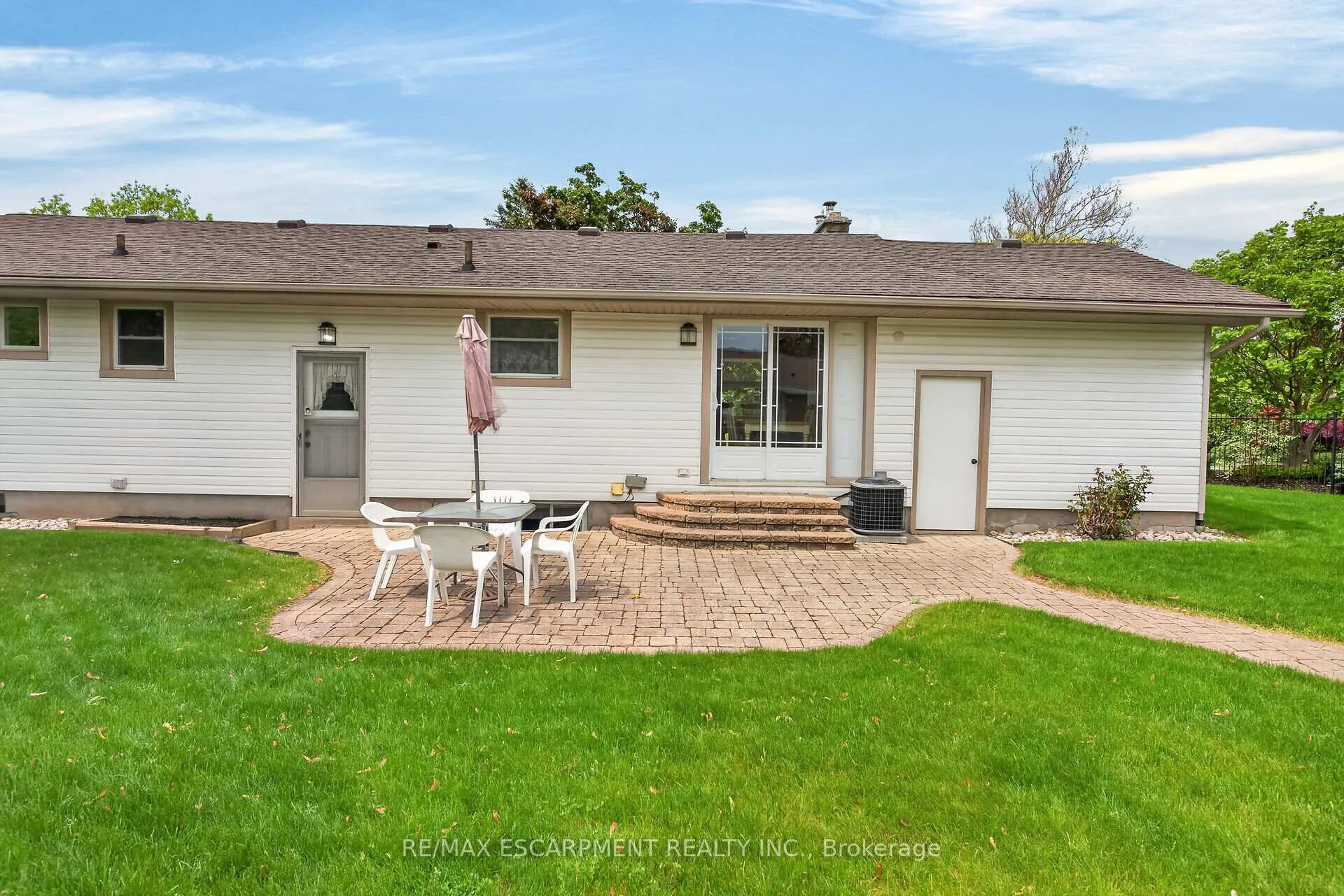 Photo 47 of 31 Larchwood Drive, St. Catharines, Glendale/Glenridge — HOMEH