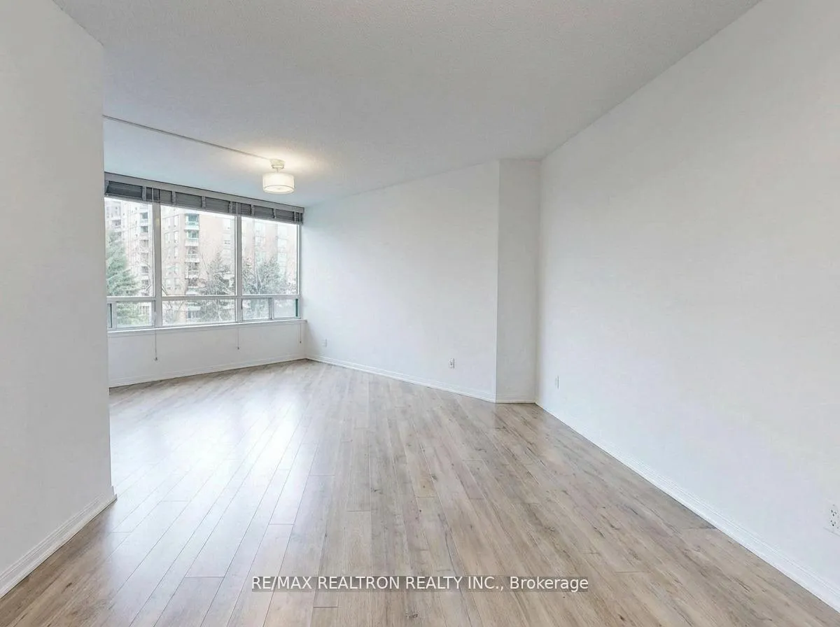 Photo 2 of Unit 406, 120 Promenade Circle, Vaughan, Brownridge — HOMEH