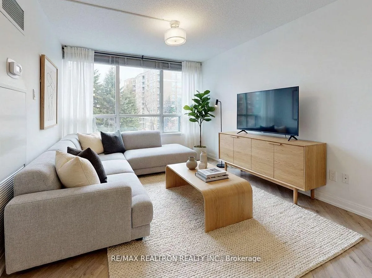 Photo 3 of Unit 406, 120 Promenade Circle, Vaughan, Brownridge — HOMEH